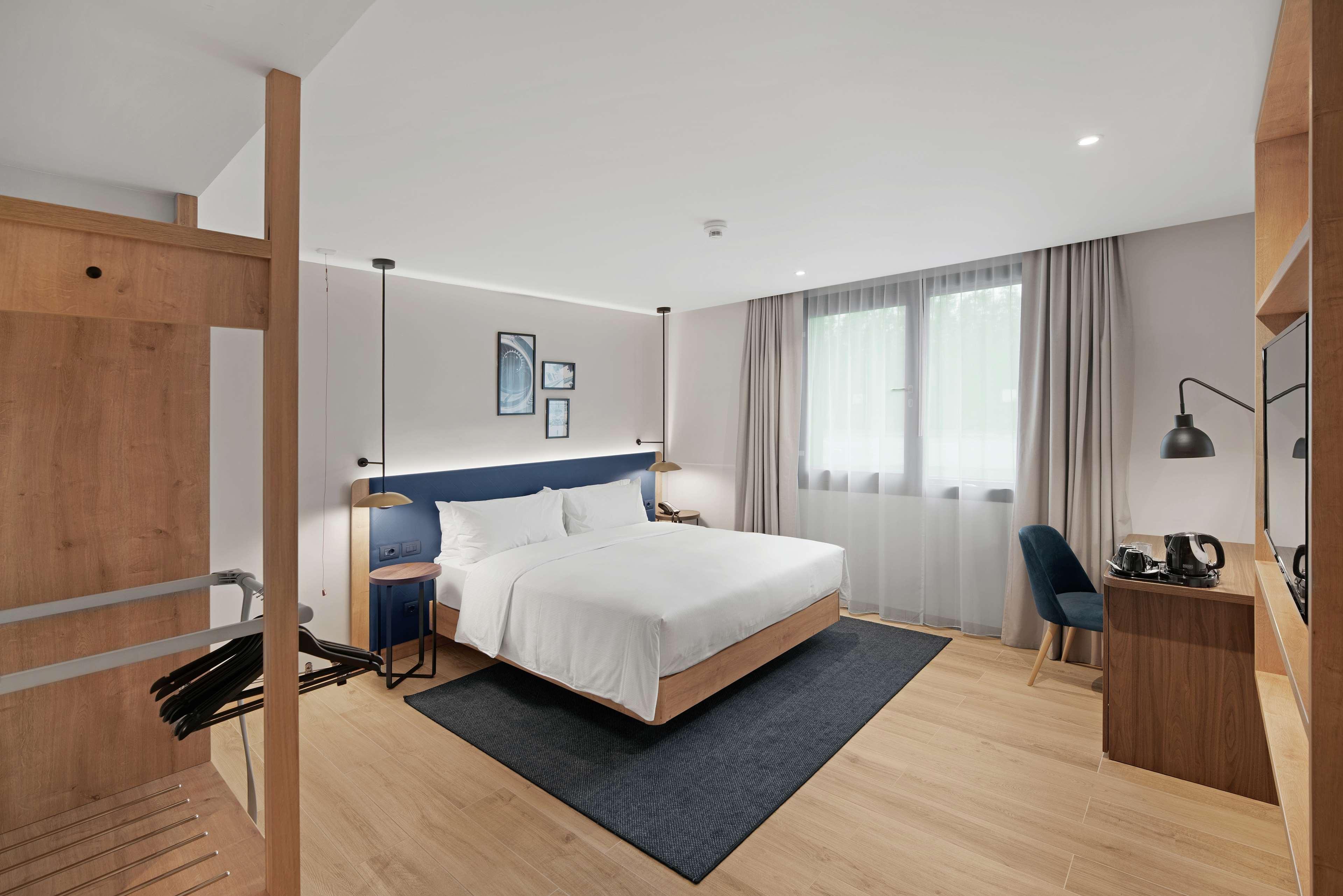 Double Accessible King Size Bed