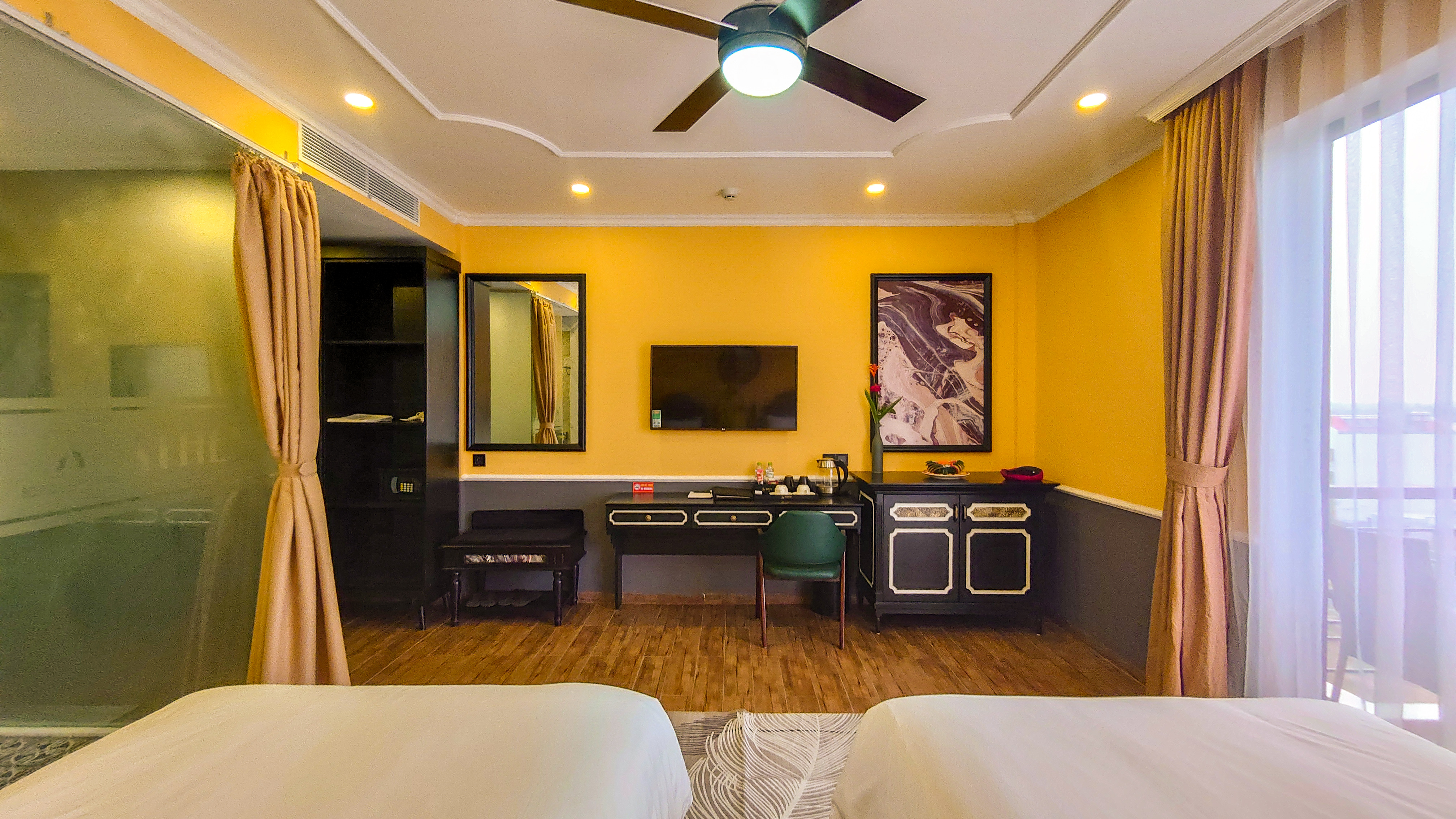 Twin Classic Pool View