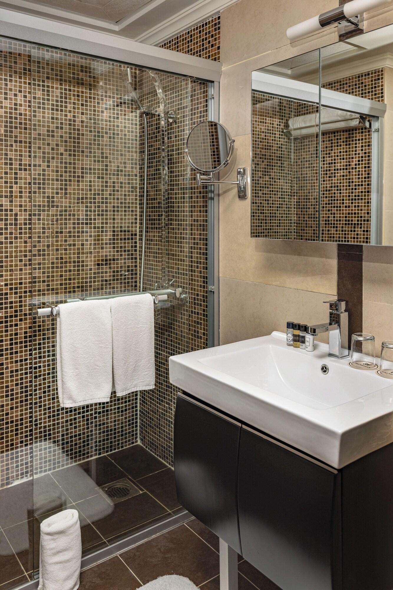 Junior Suite King Size Bed