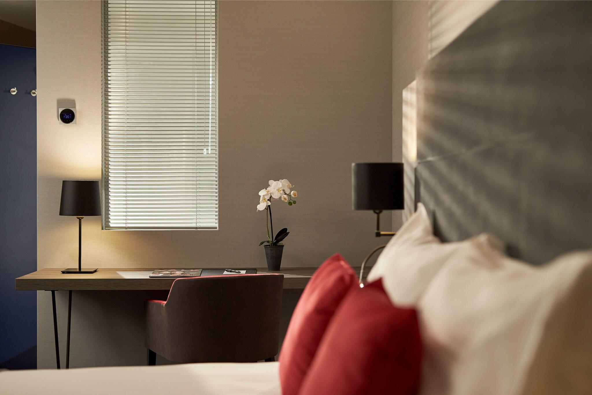 Double King Size Bed