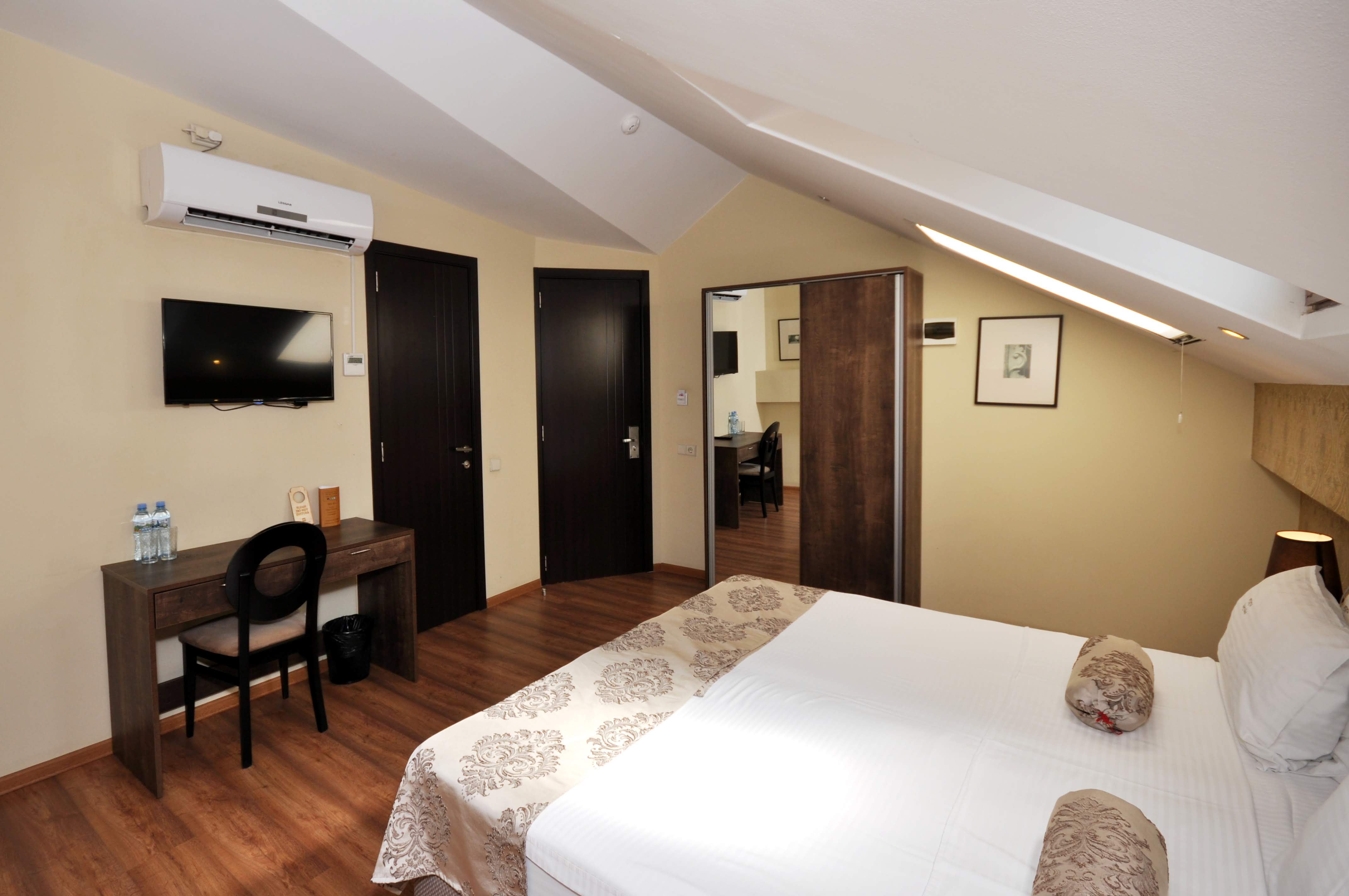 Double or Twin Standard