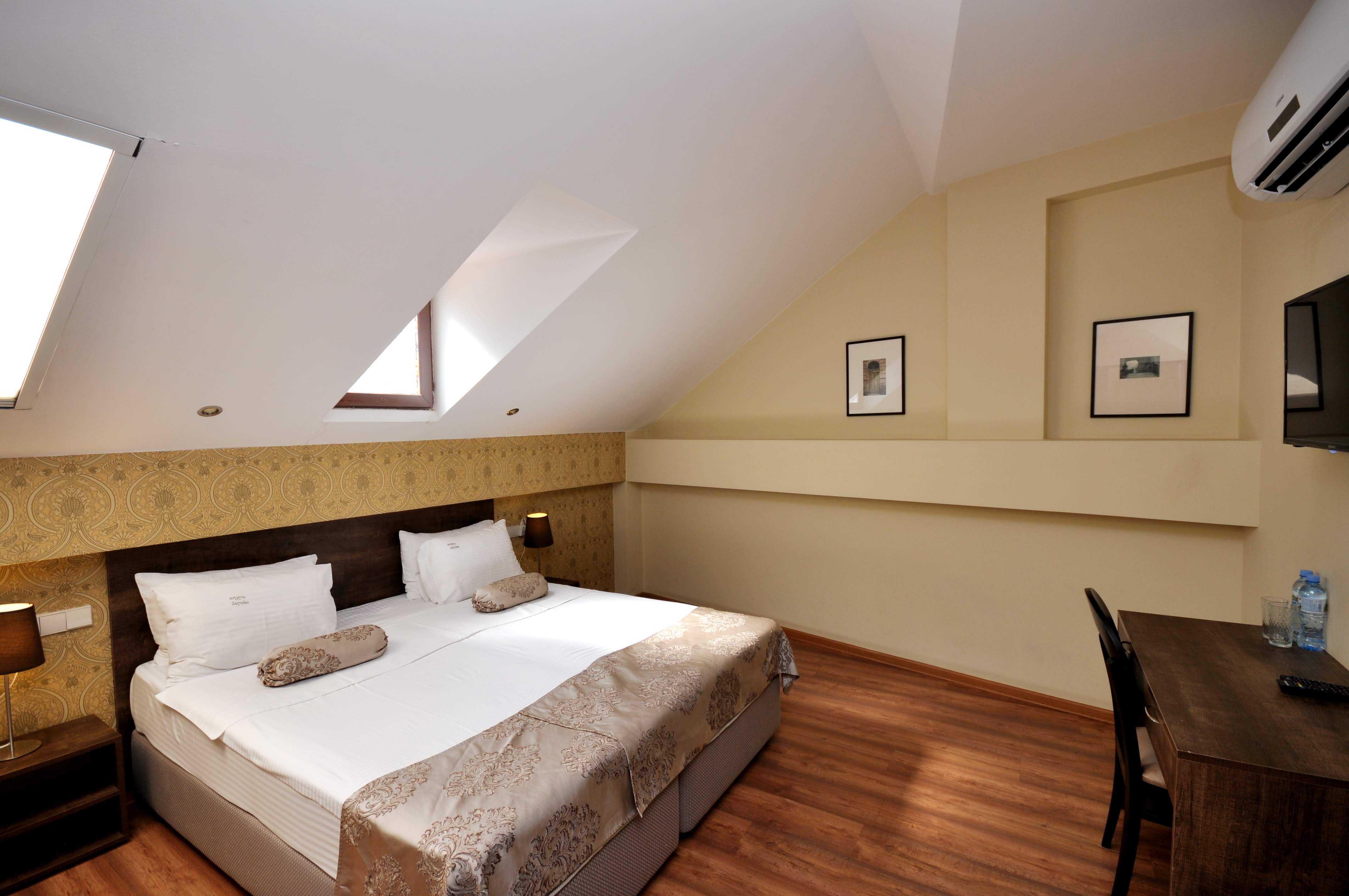 Double or Twin Standard