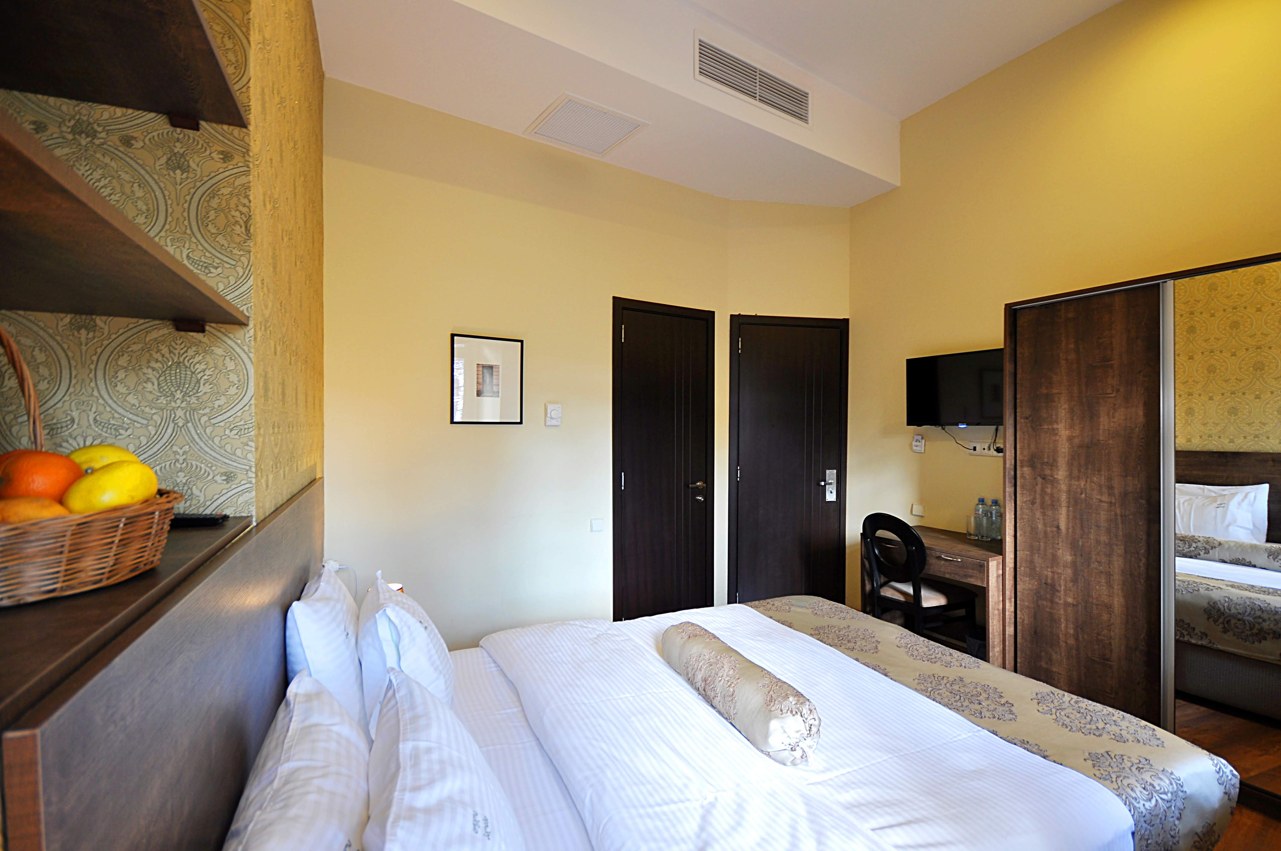 Double or Twin Standard