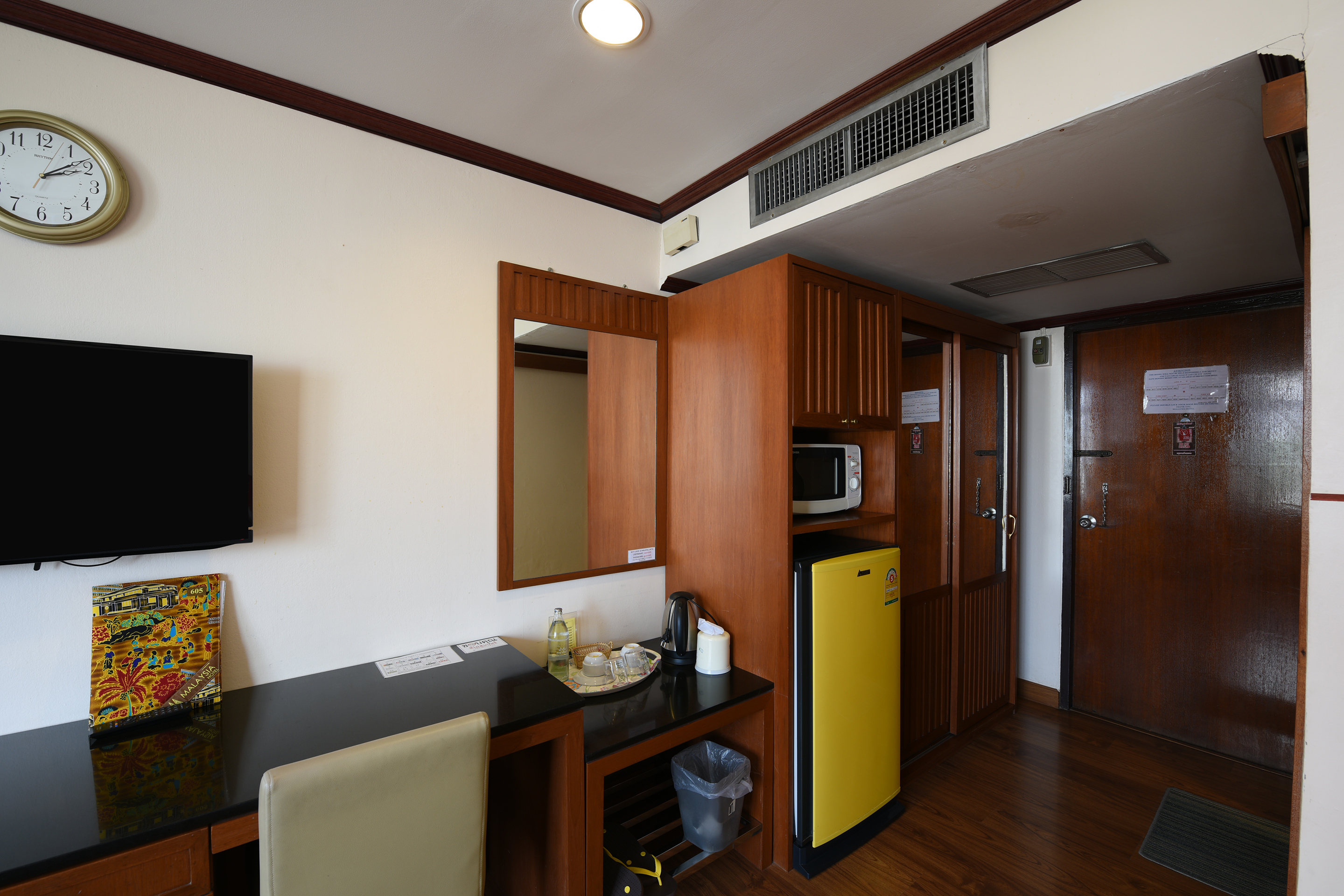 Twin Deluxe Pool View