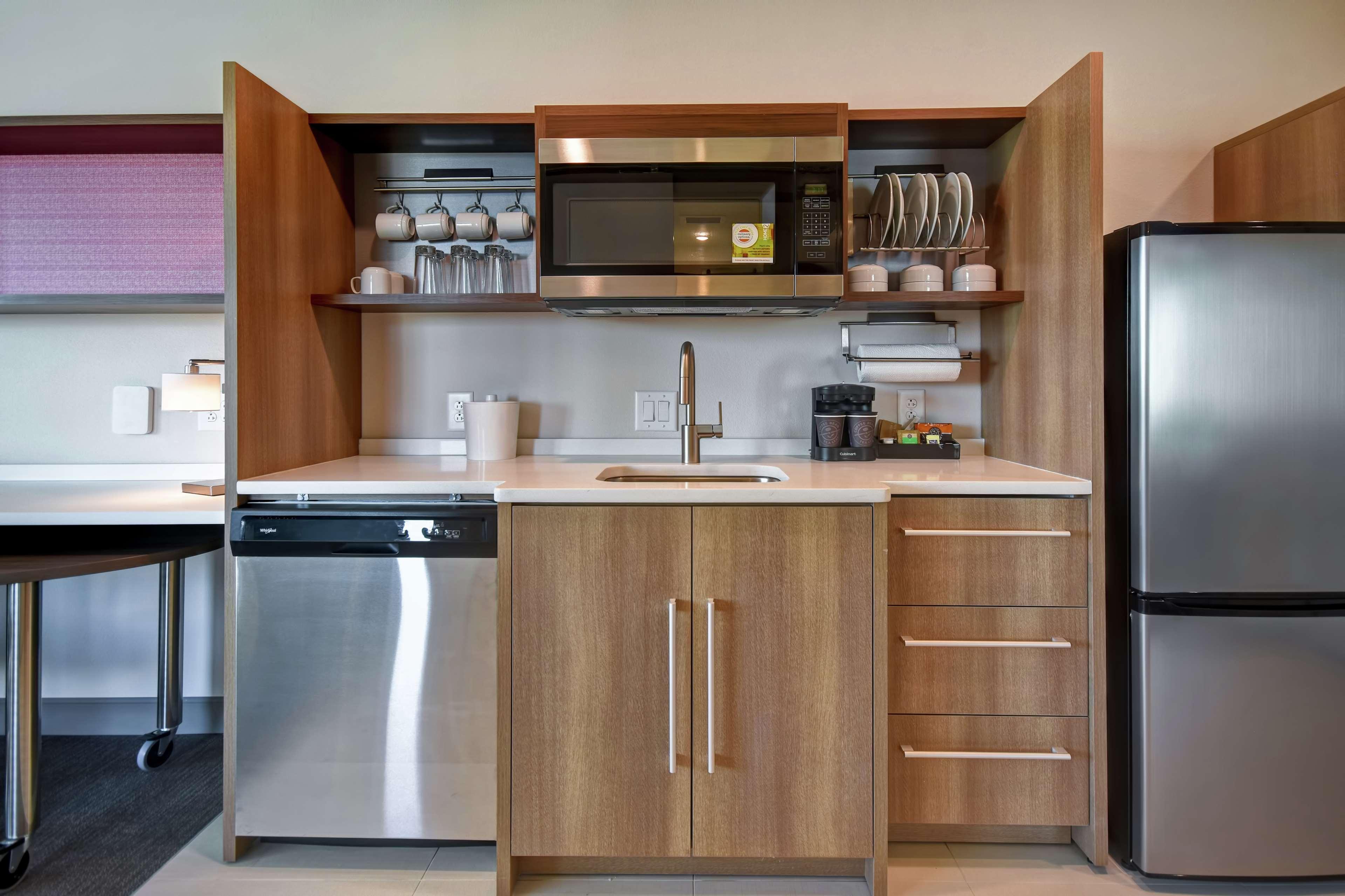 Studio Two Queen Beds Non Smoking