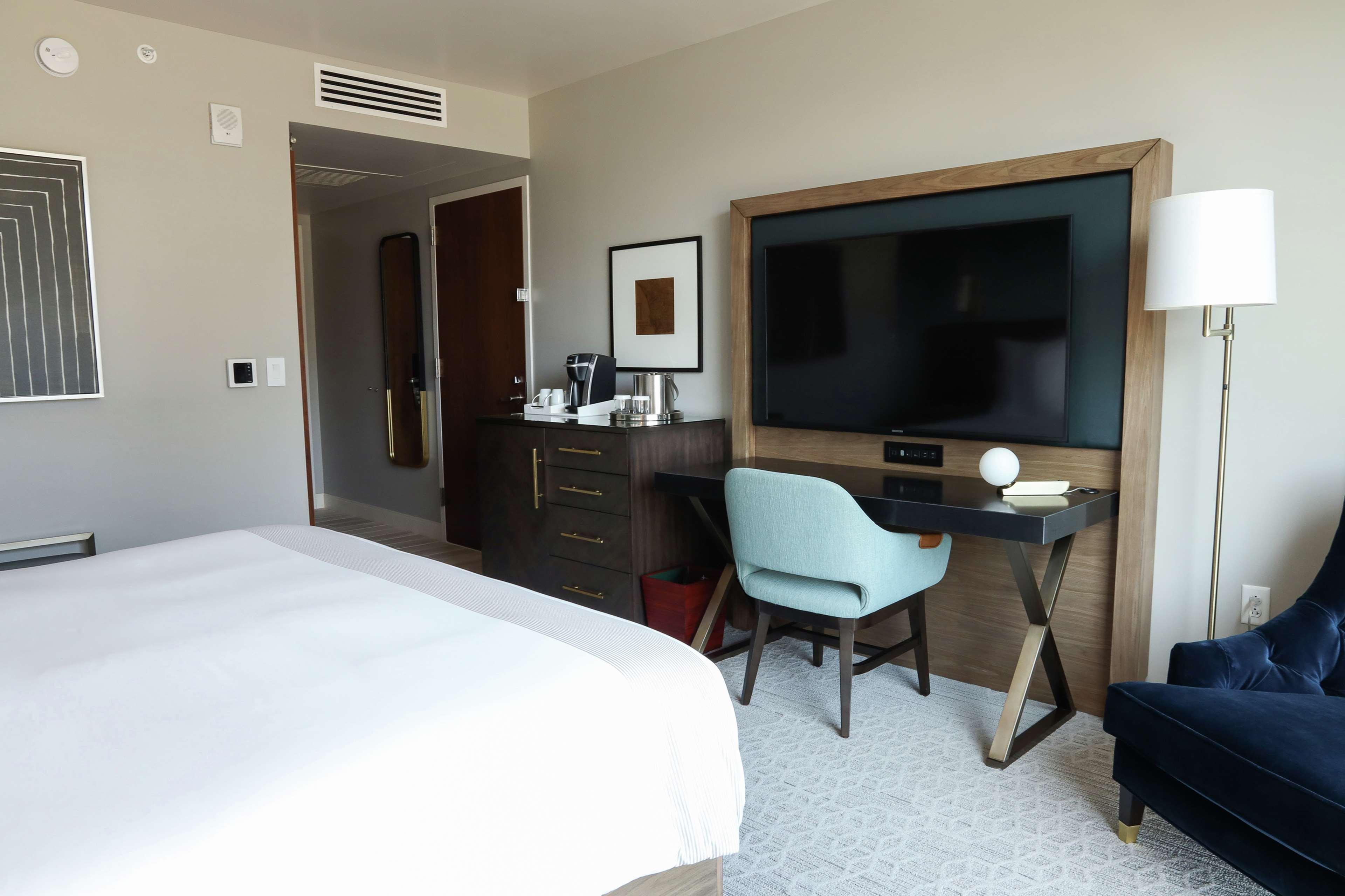 Room City View King Bed