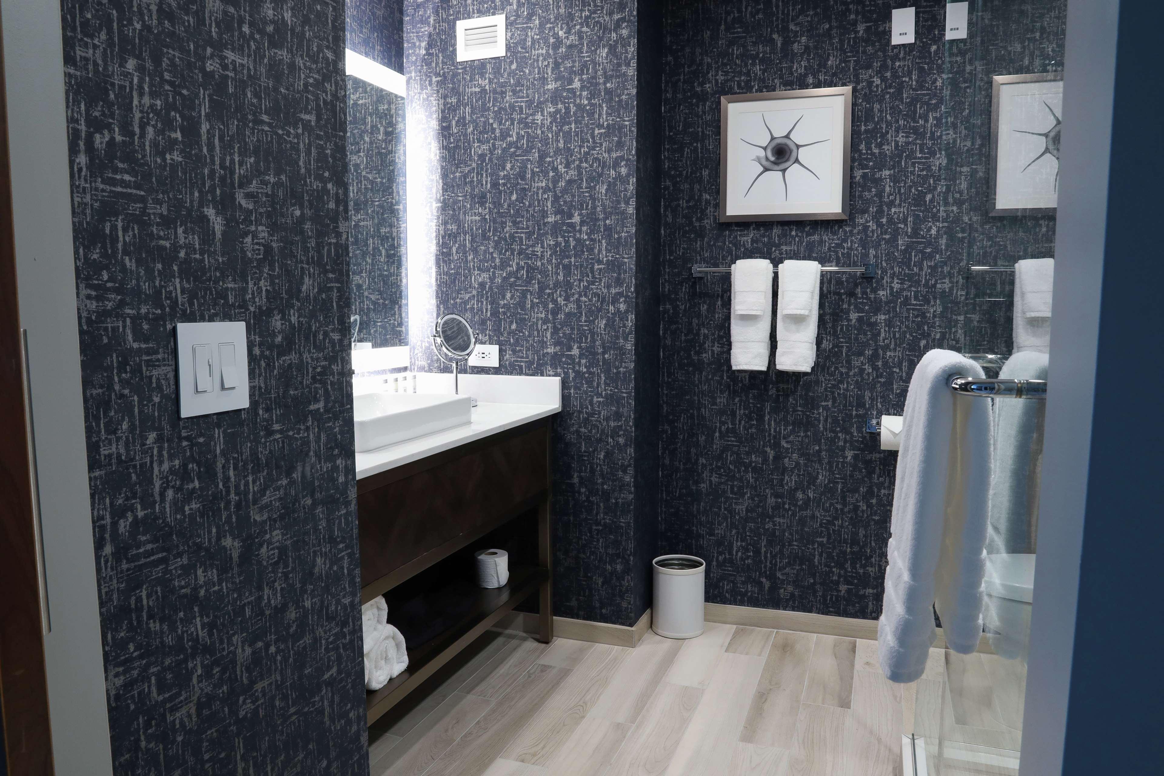 Room City View King Bed