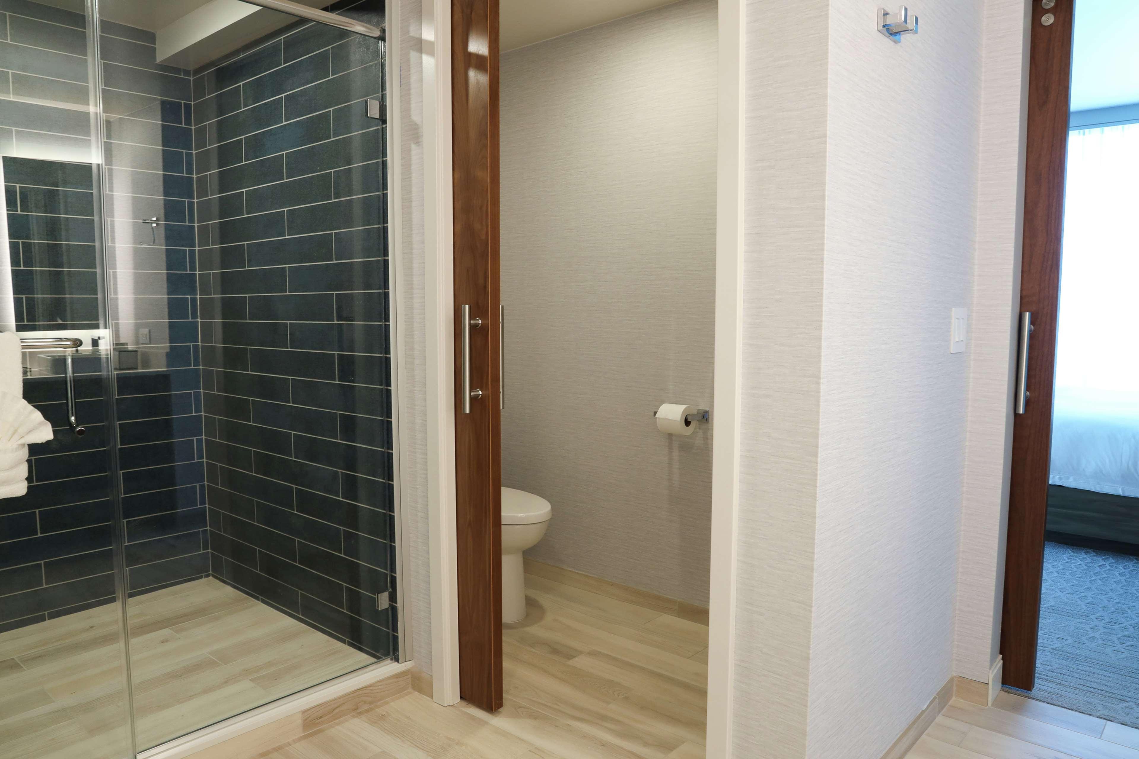 Junior Suite City View King Bed