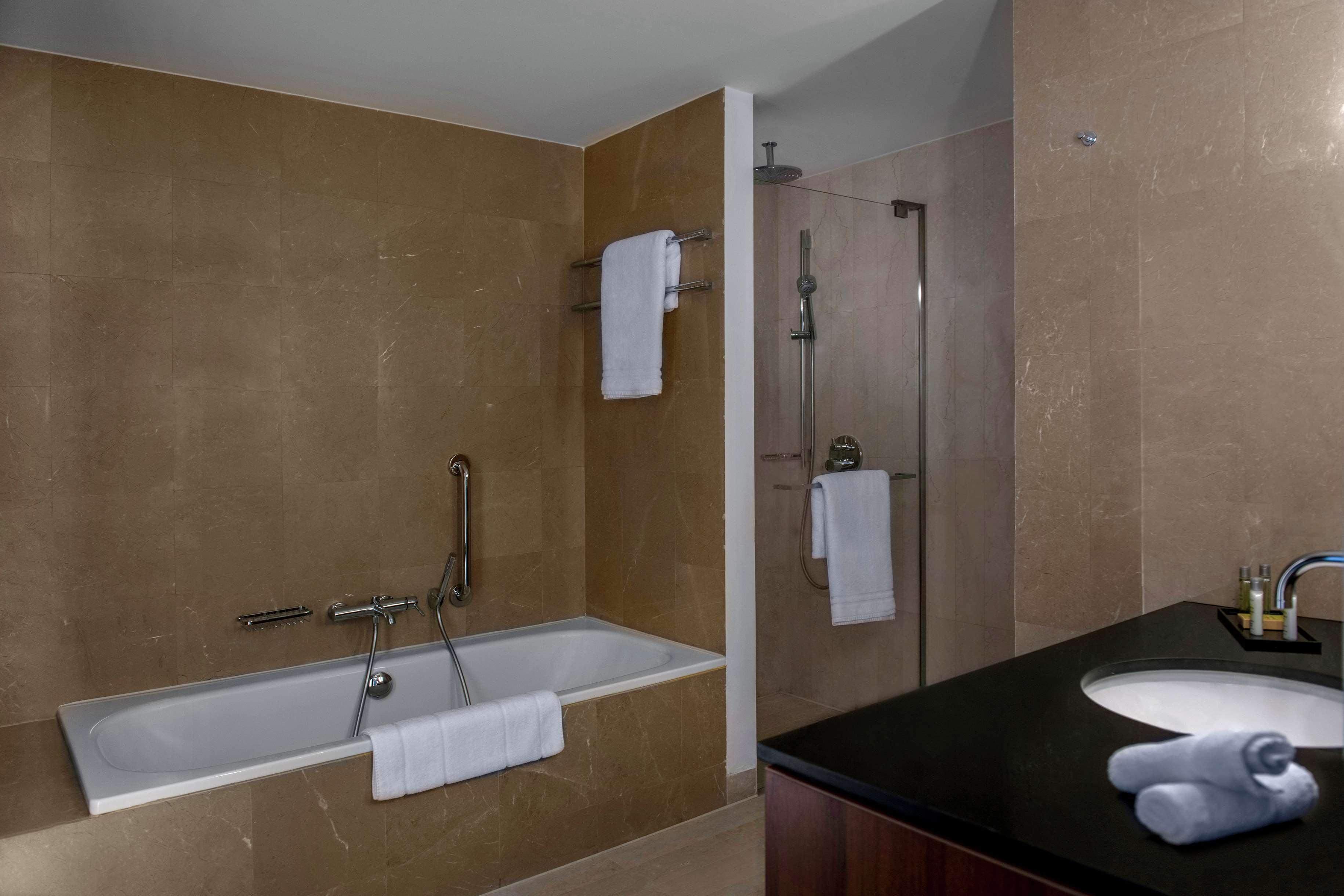 Twin Deluxe with Views