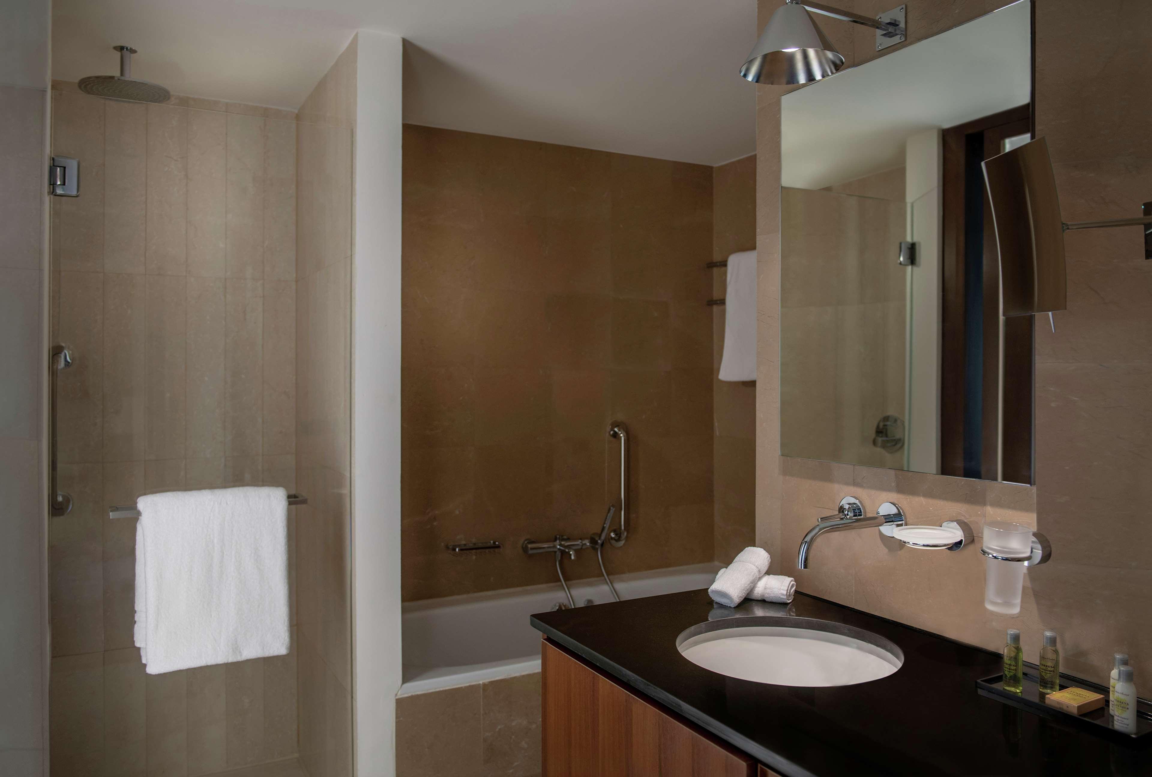 Suite Deluxe King Bed