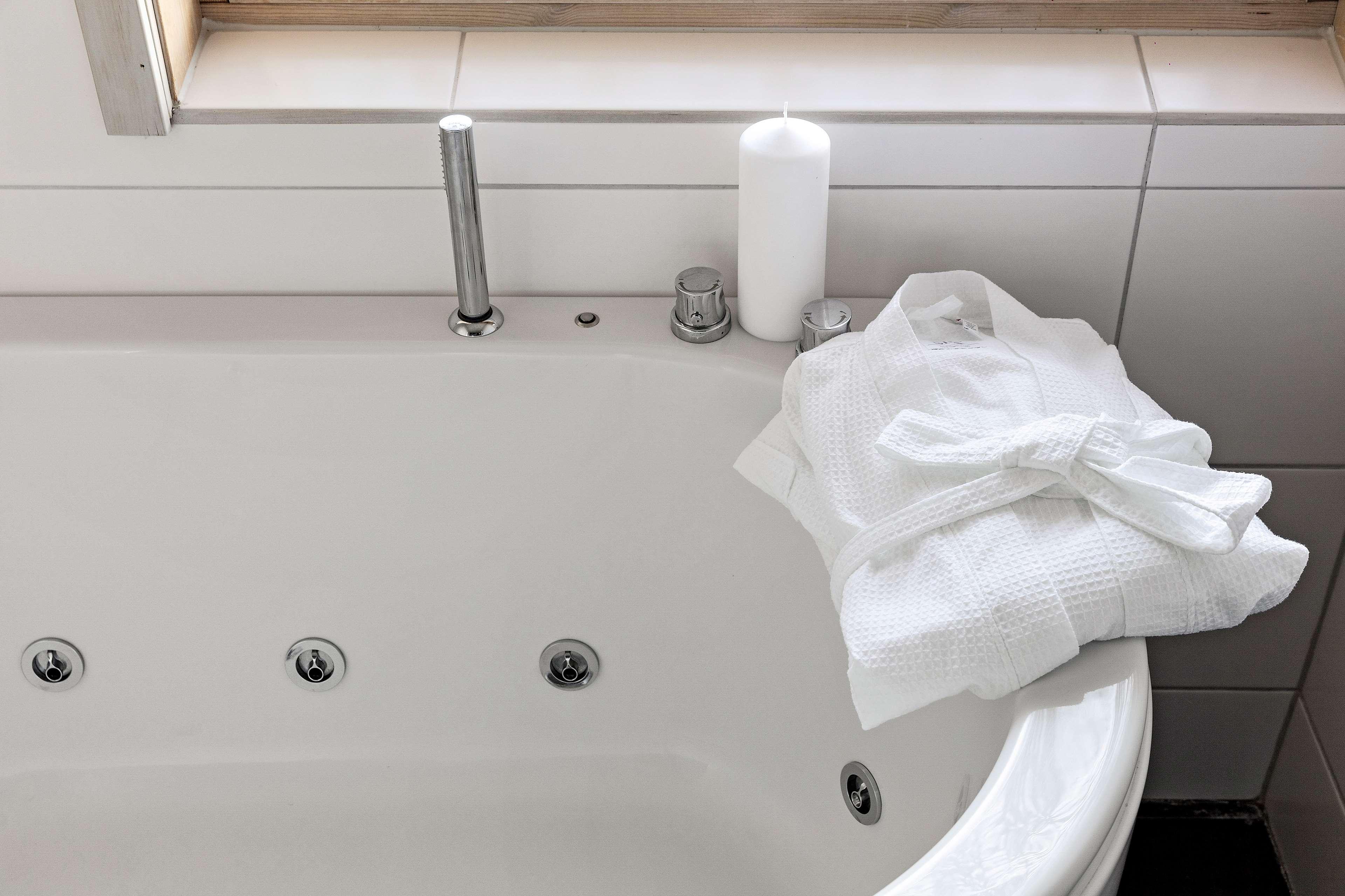 Double King Bed with Jacuzzi