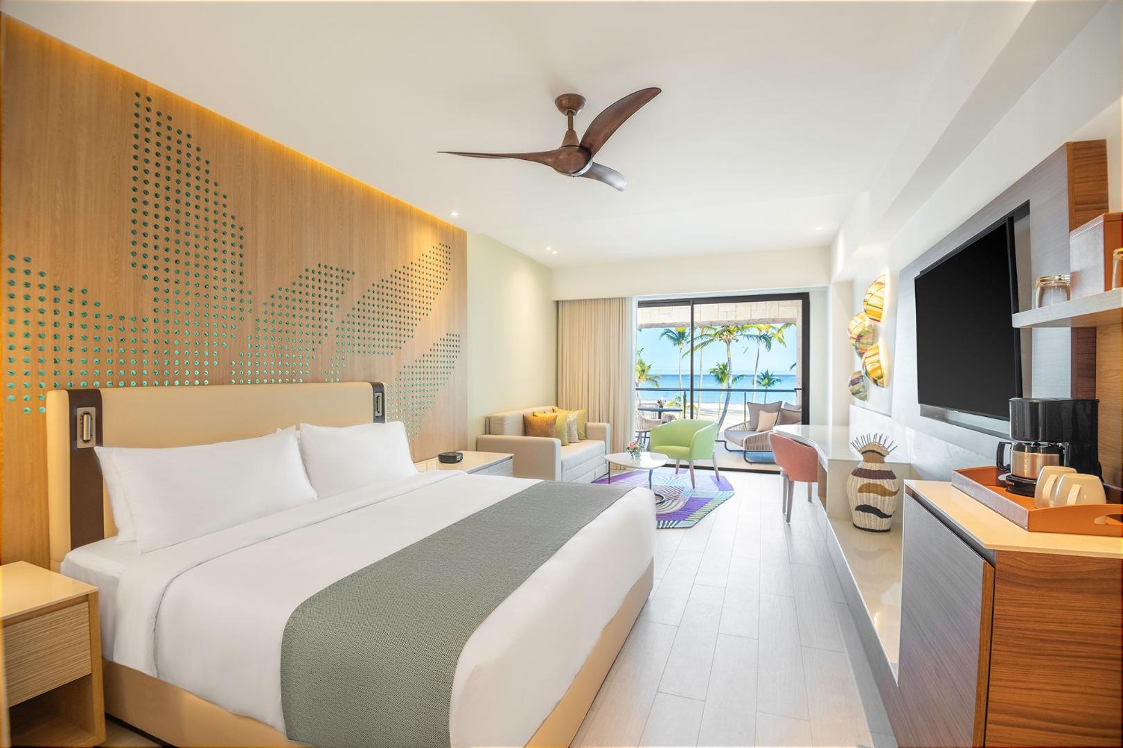 Junior Suite Ocean Front King Bed