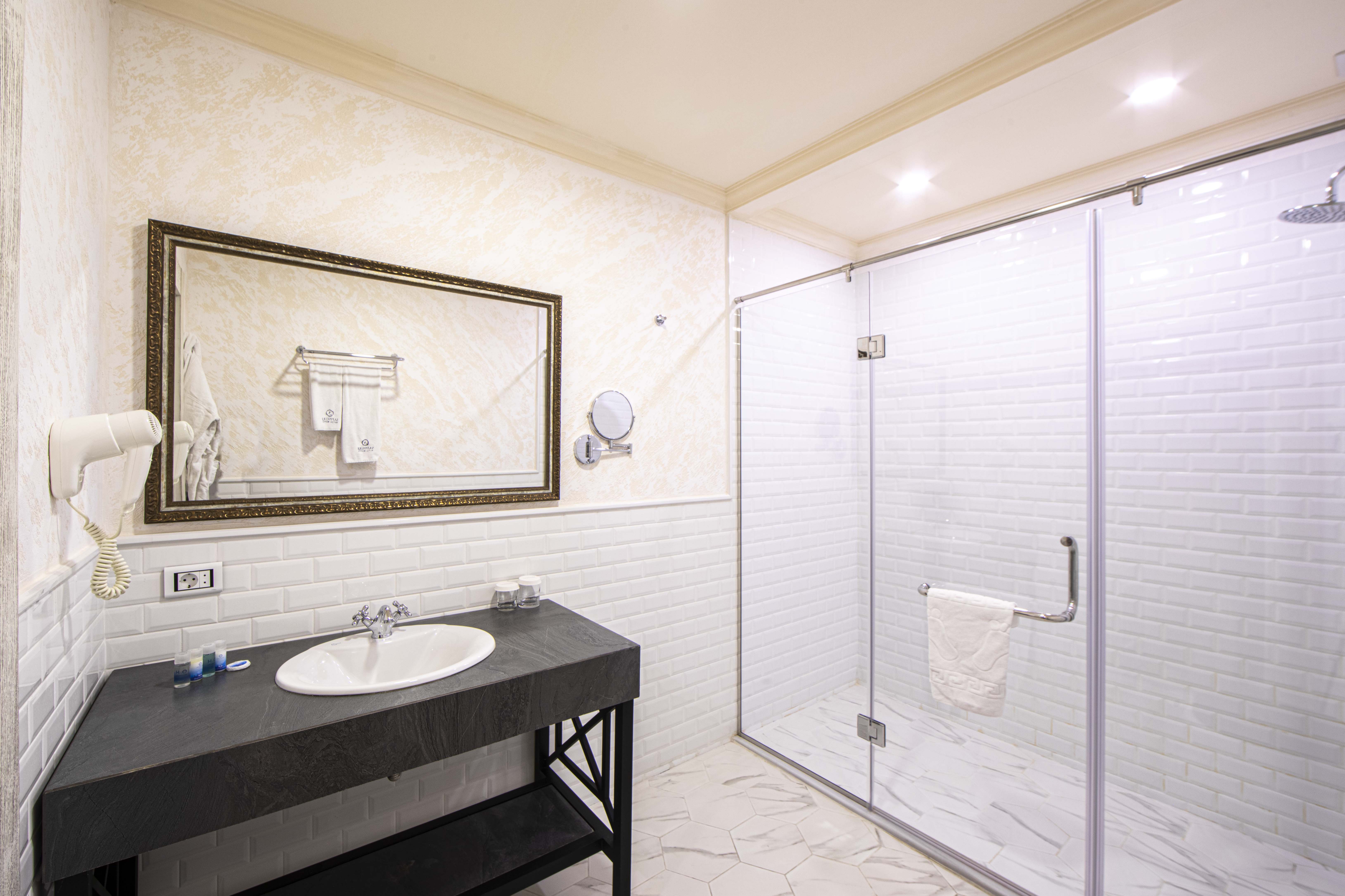 Double Single Executive