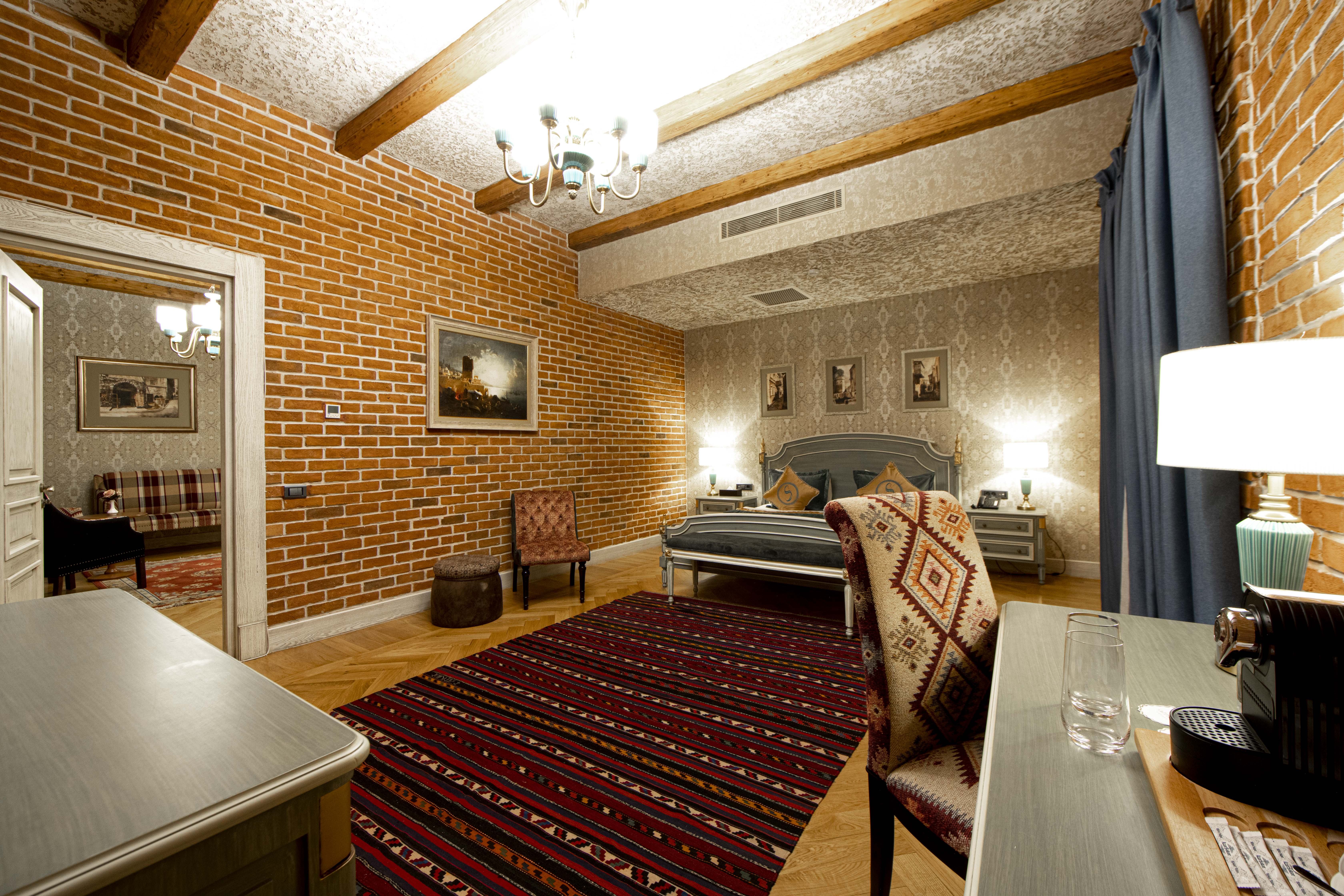 Double Single Executive