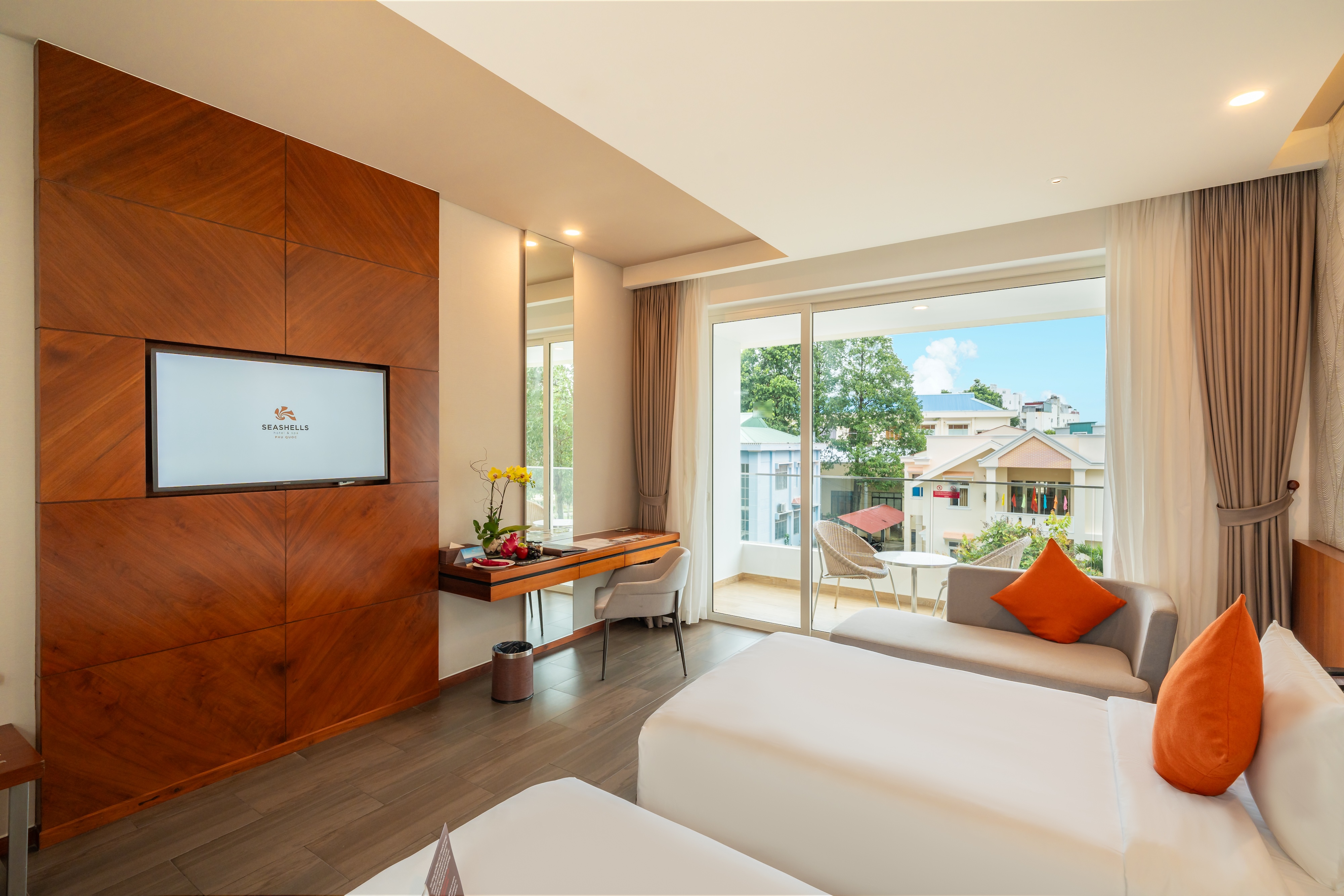 Twin Classic City View