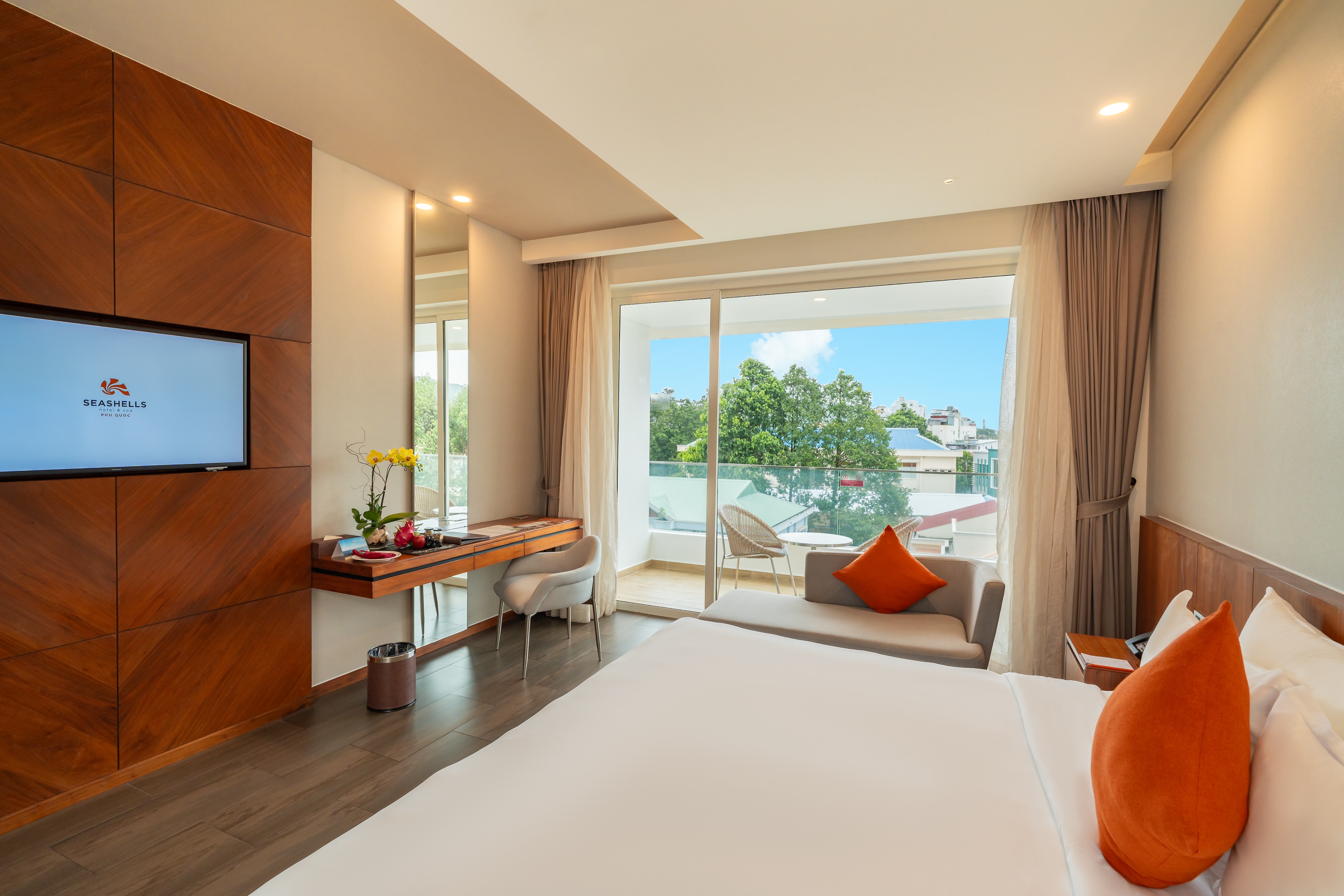 Room Classic City View