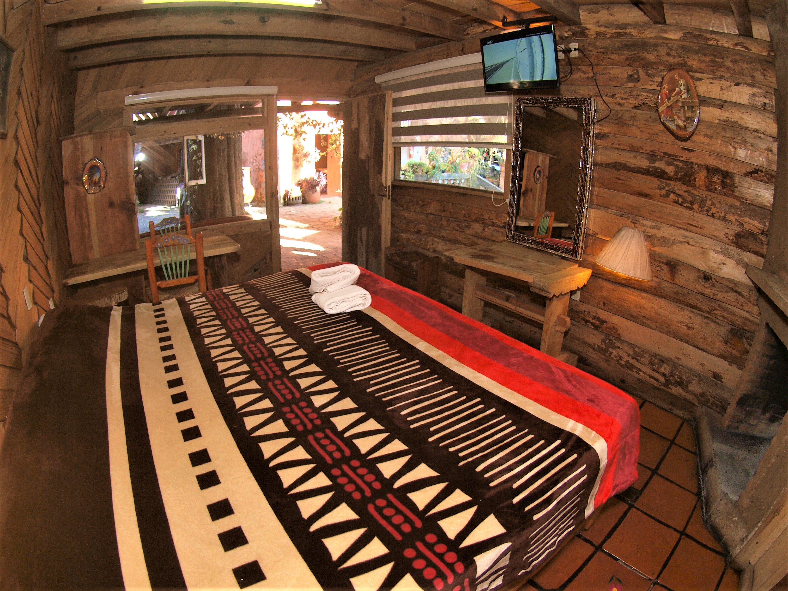 Lodge Queen Size Bed