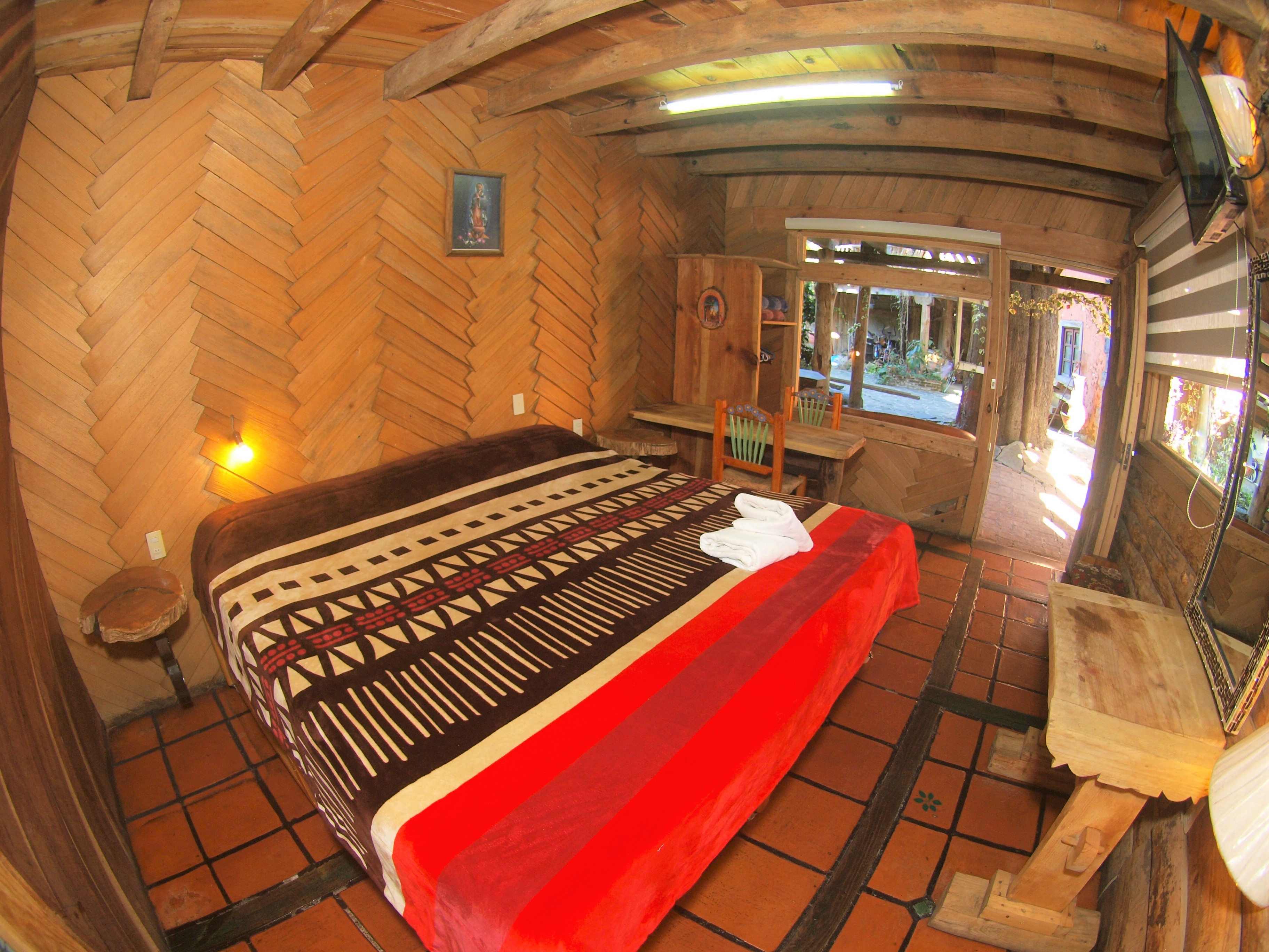 Lodge Queen Size Bed