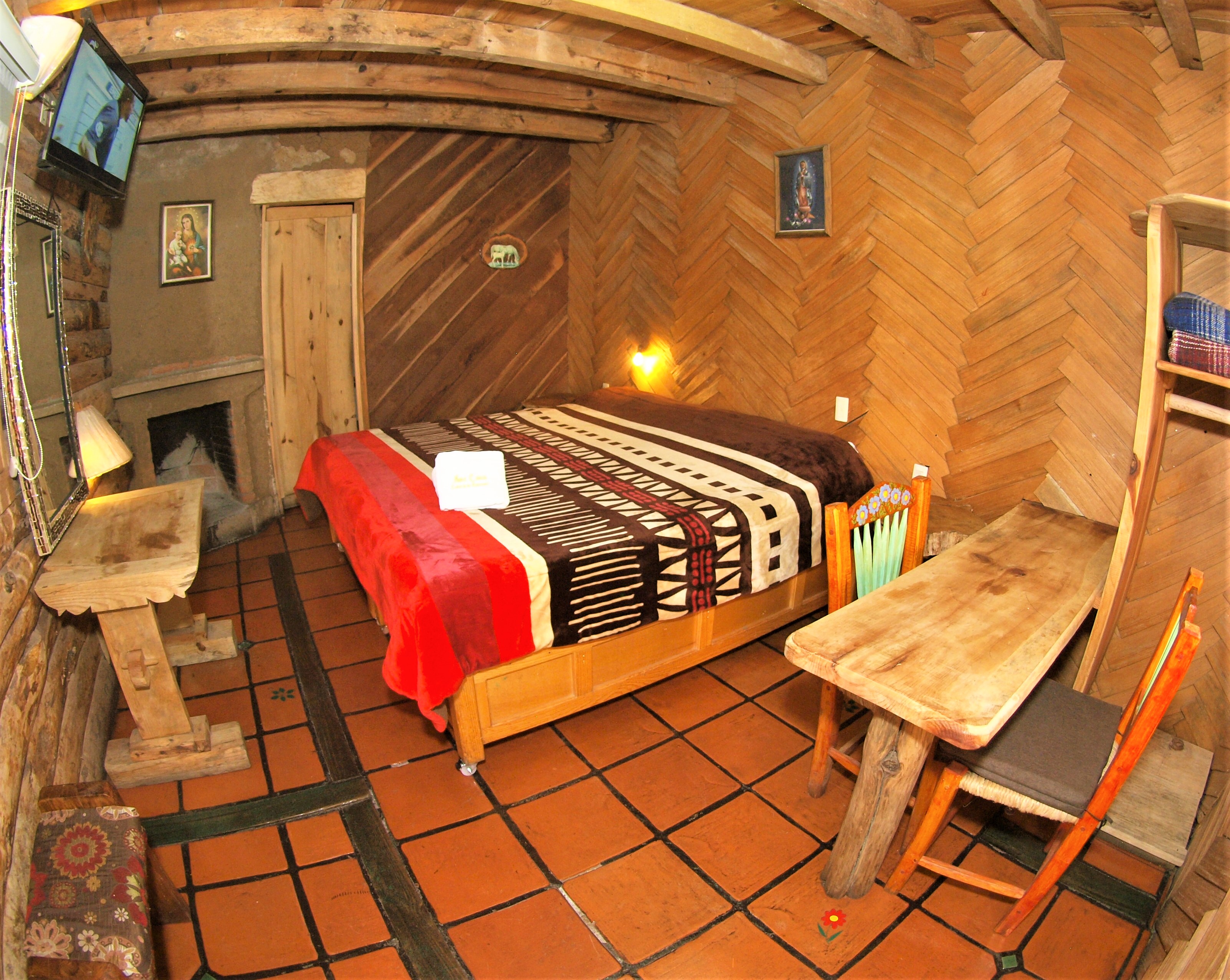 Lodge Queen Size Bed