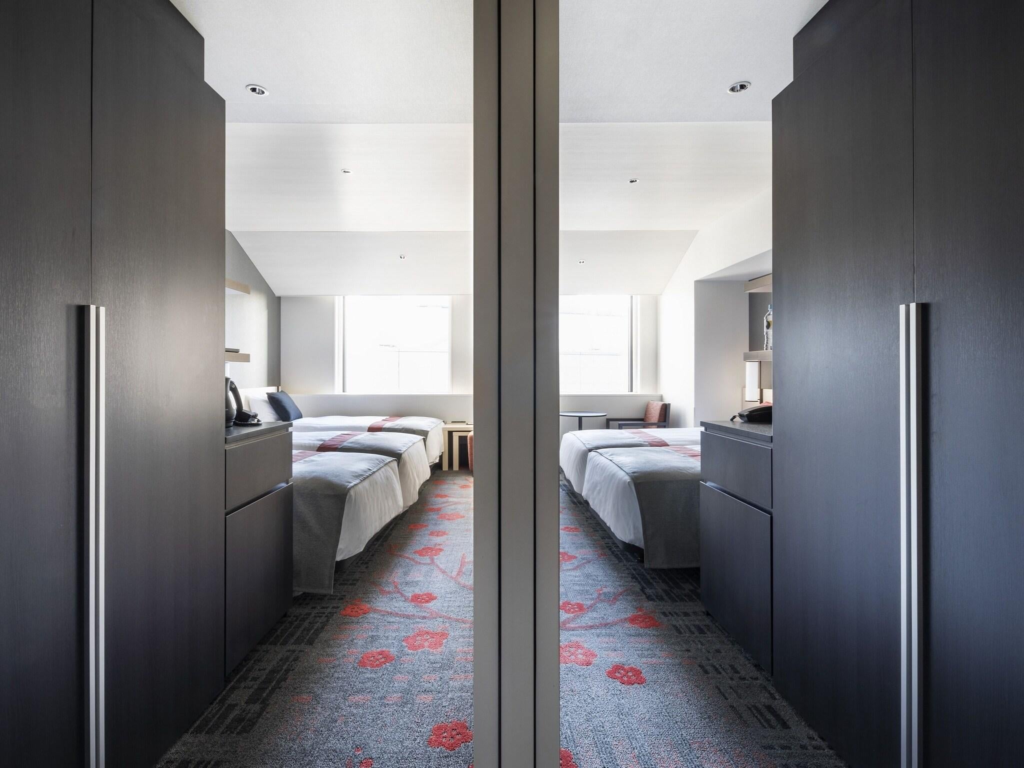 Room Connecting Room