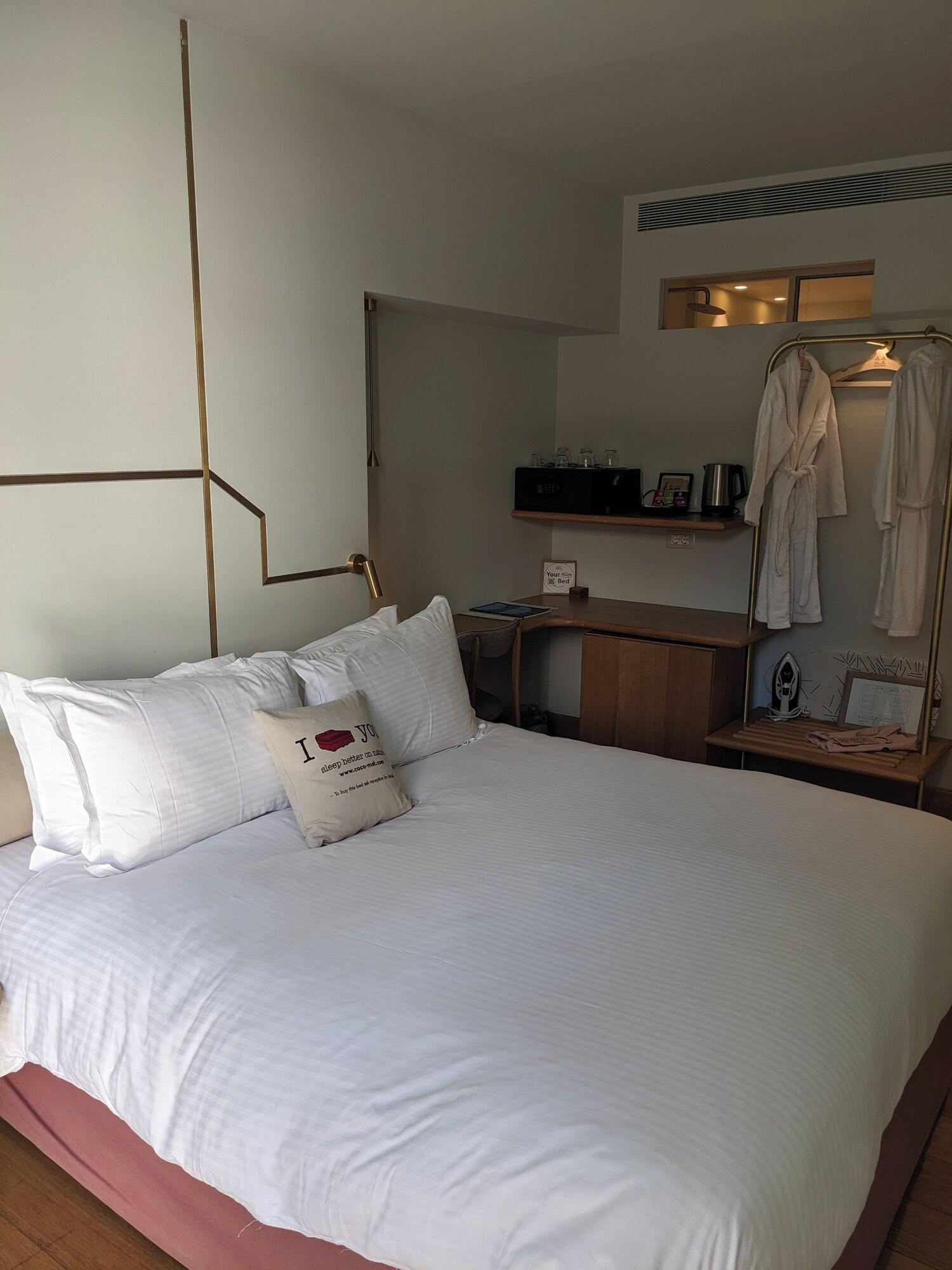 Double Queen Size Bed