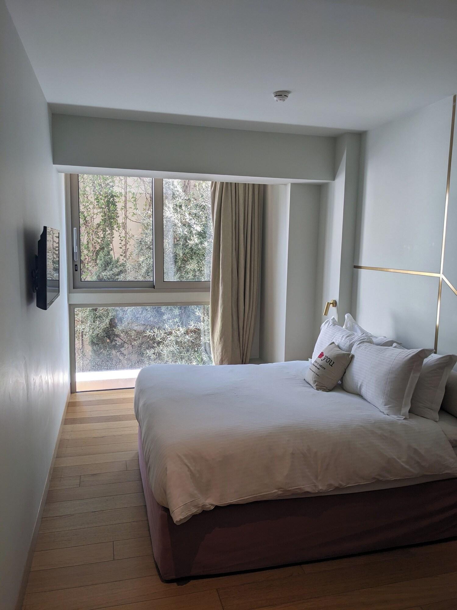 Double Queen Size Bed