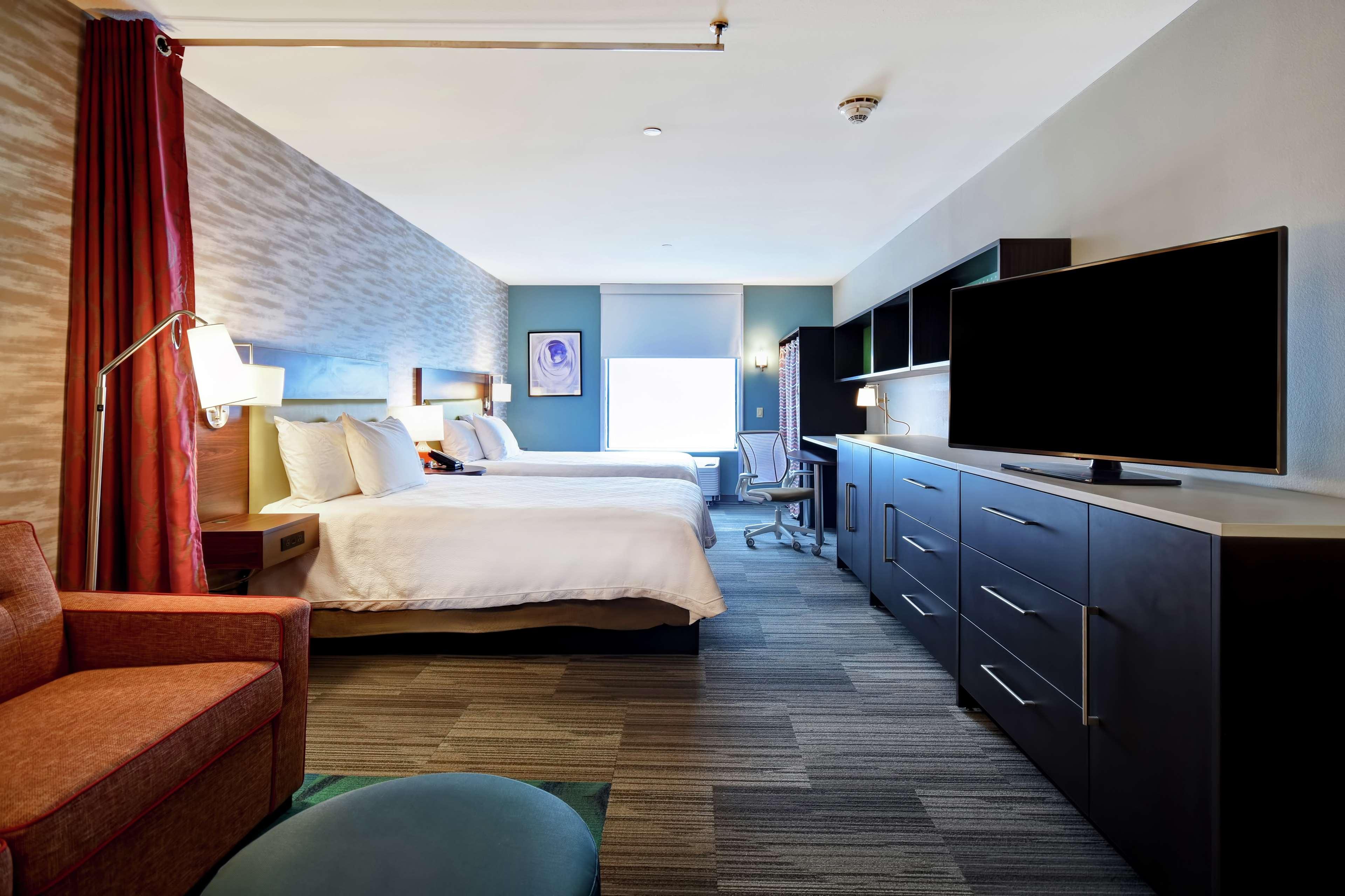 Studio Two Queen Beds