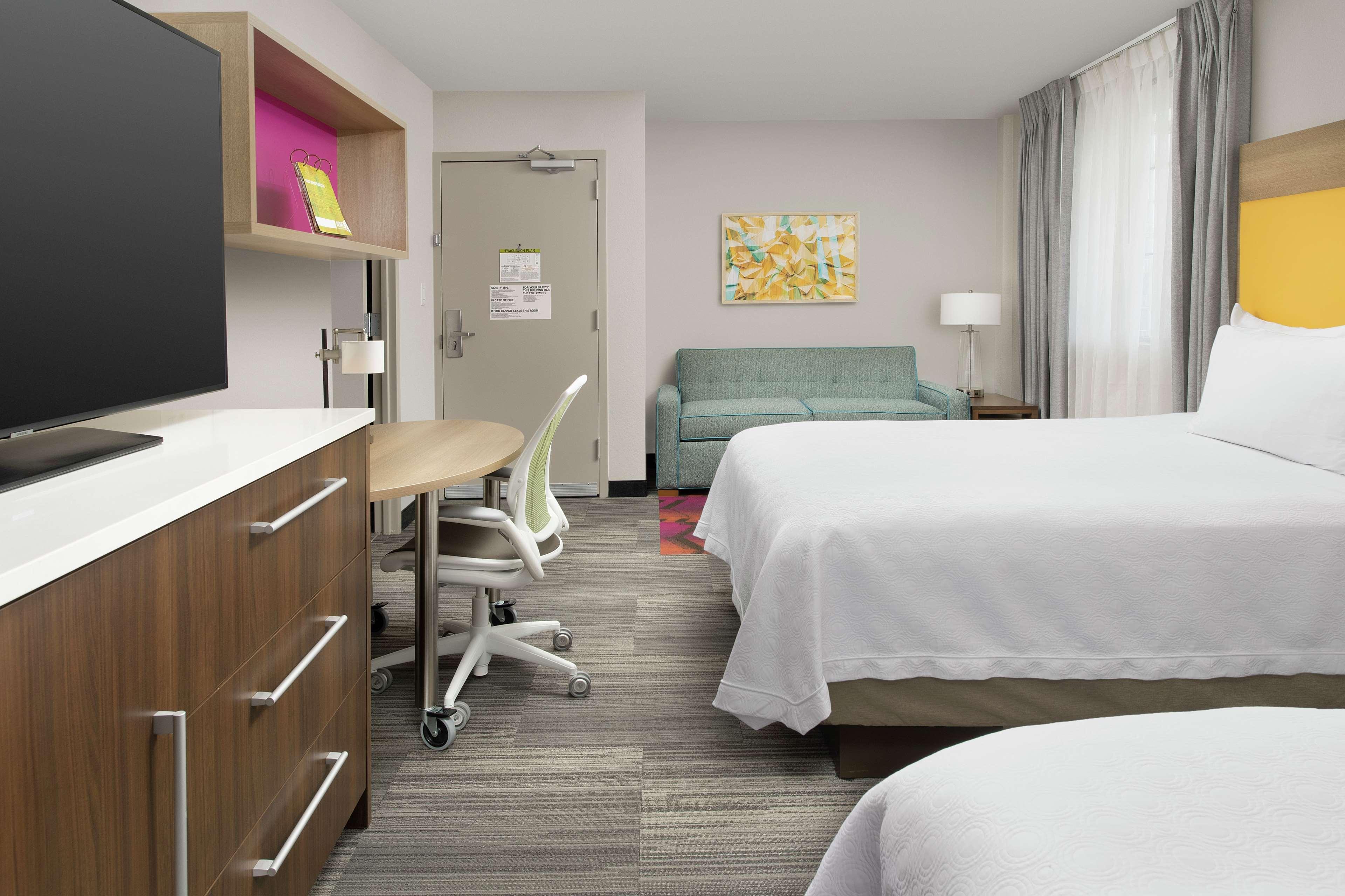 Studio Two Queen Beds