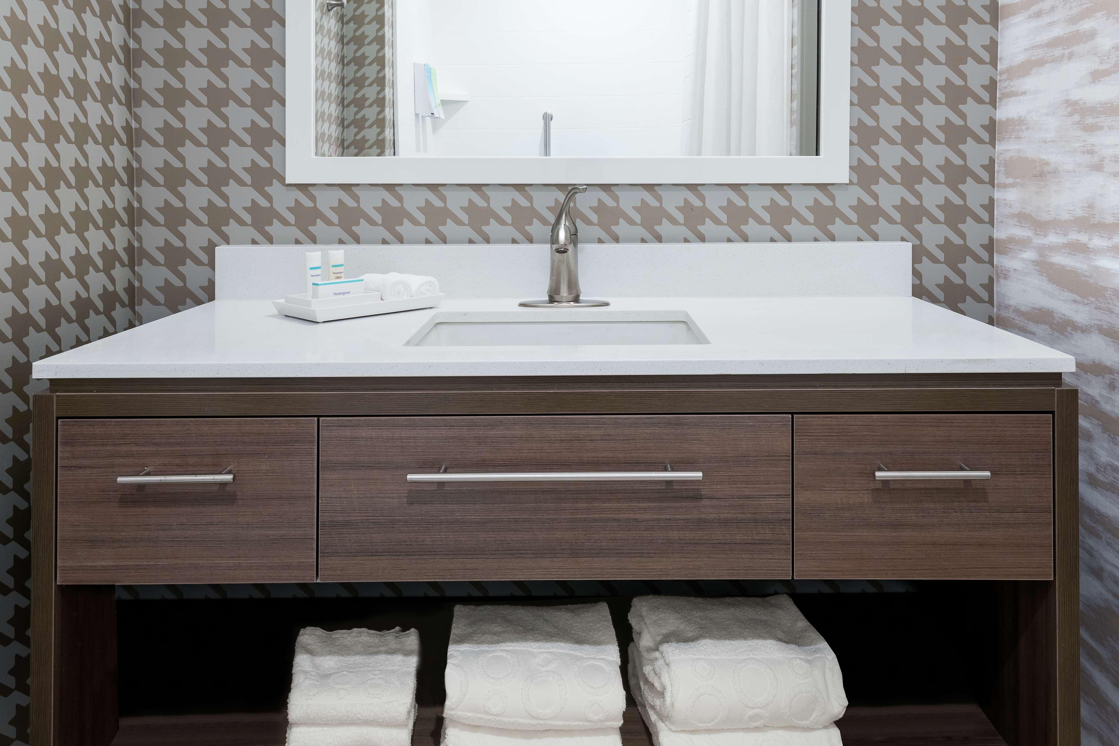 Studio Two Queen Beds