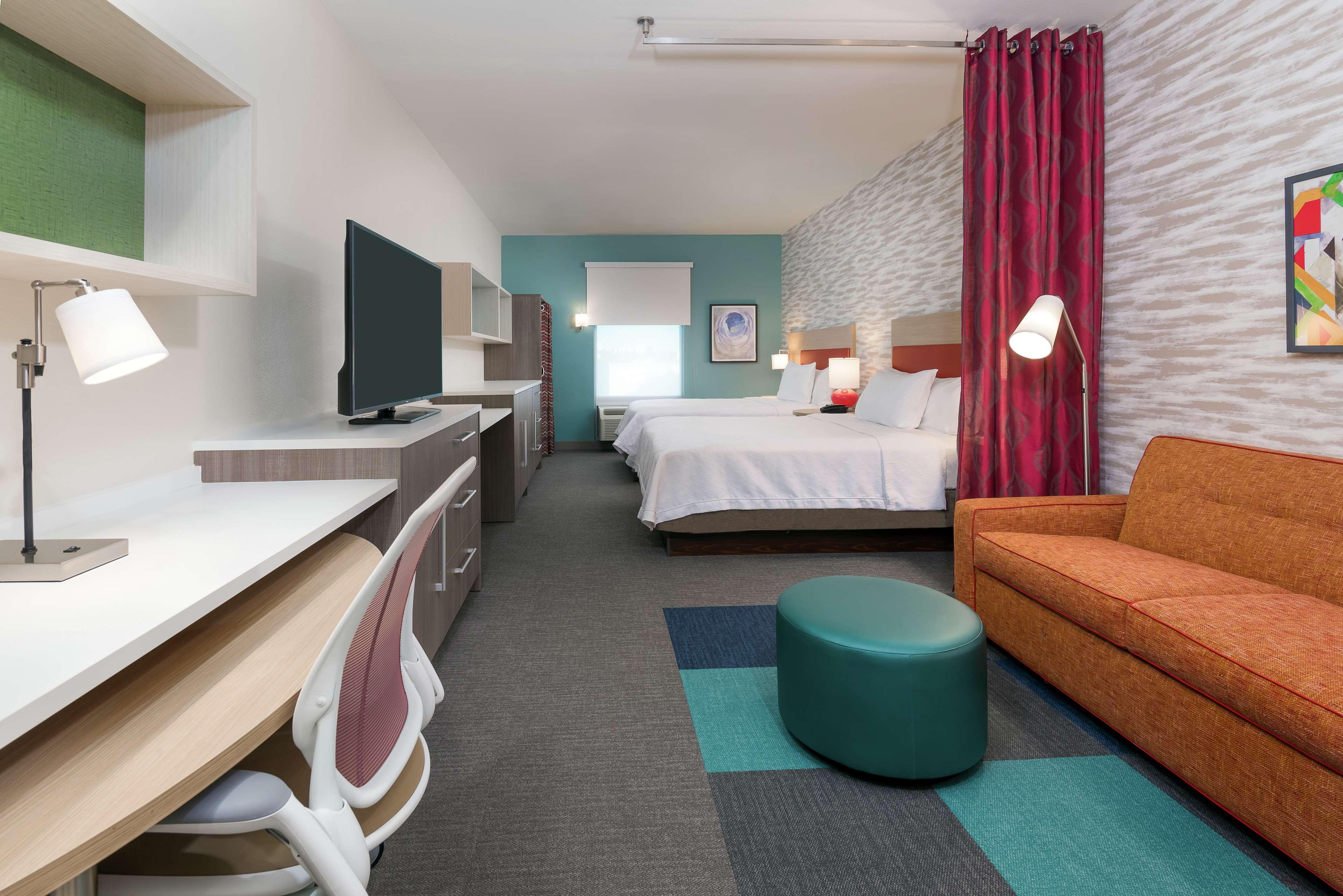 Studio Two Queen Beds