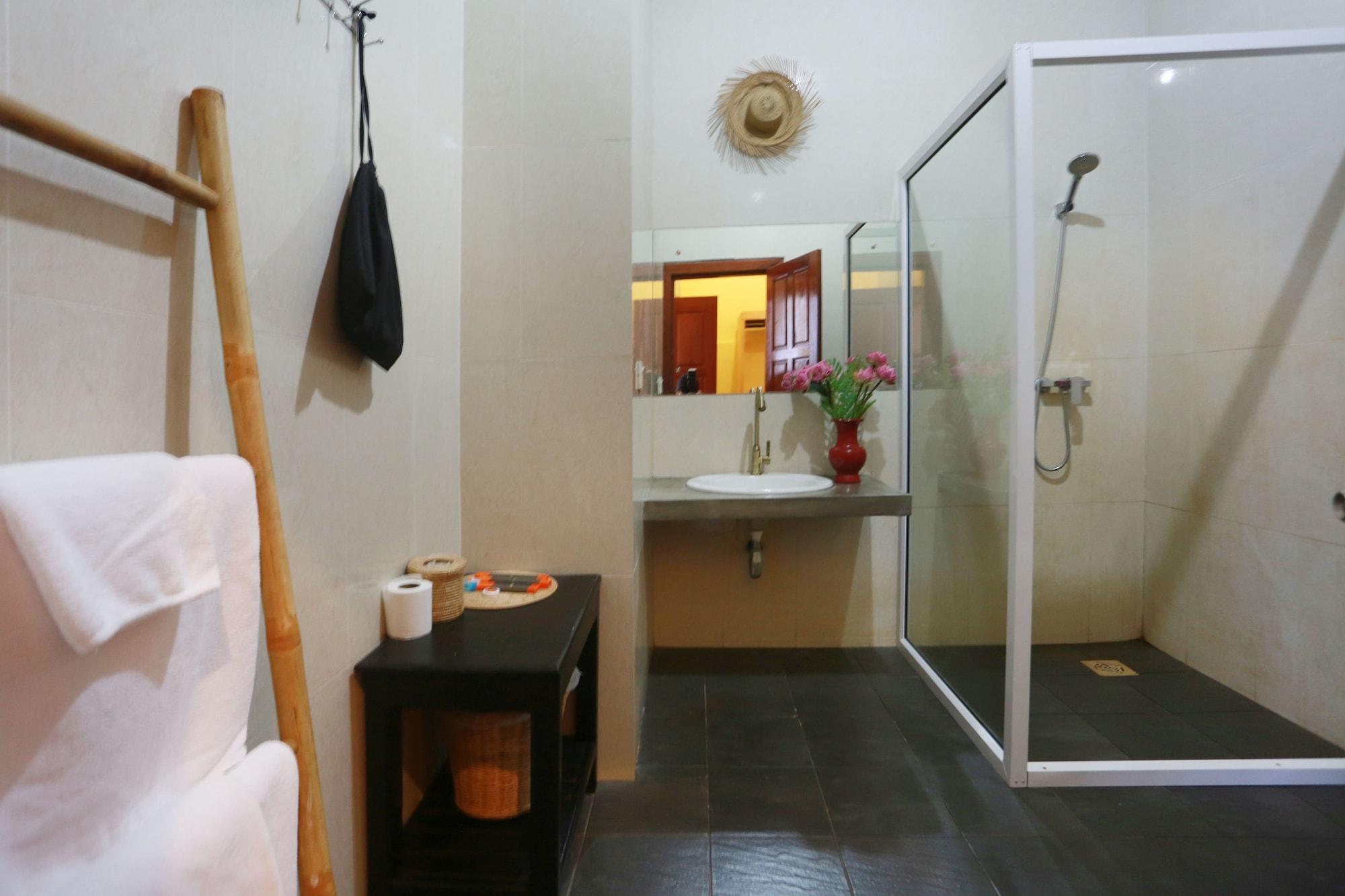 Double Pool View King Bed