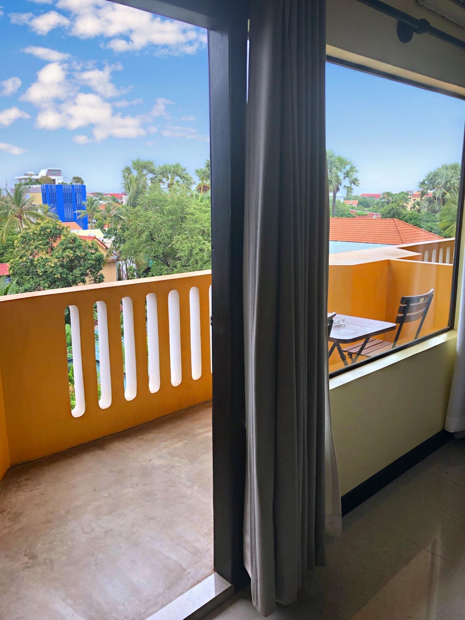 Double Deluxe Pool View