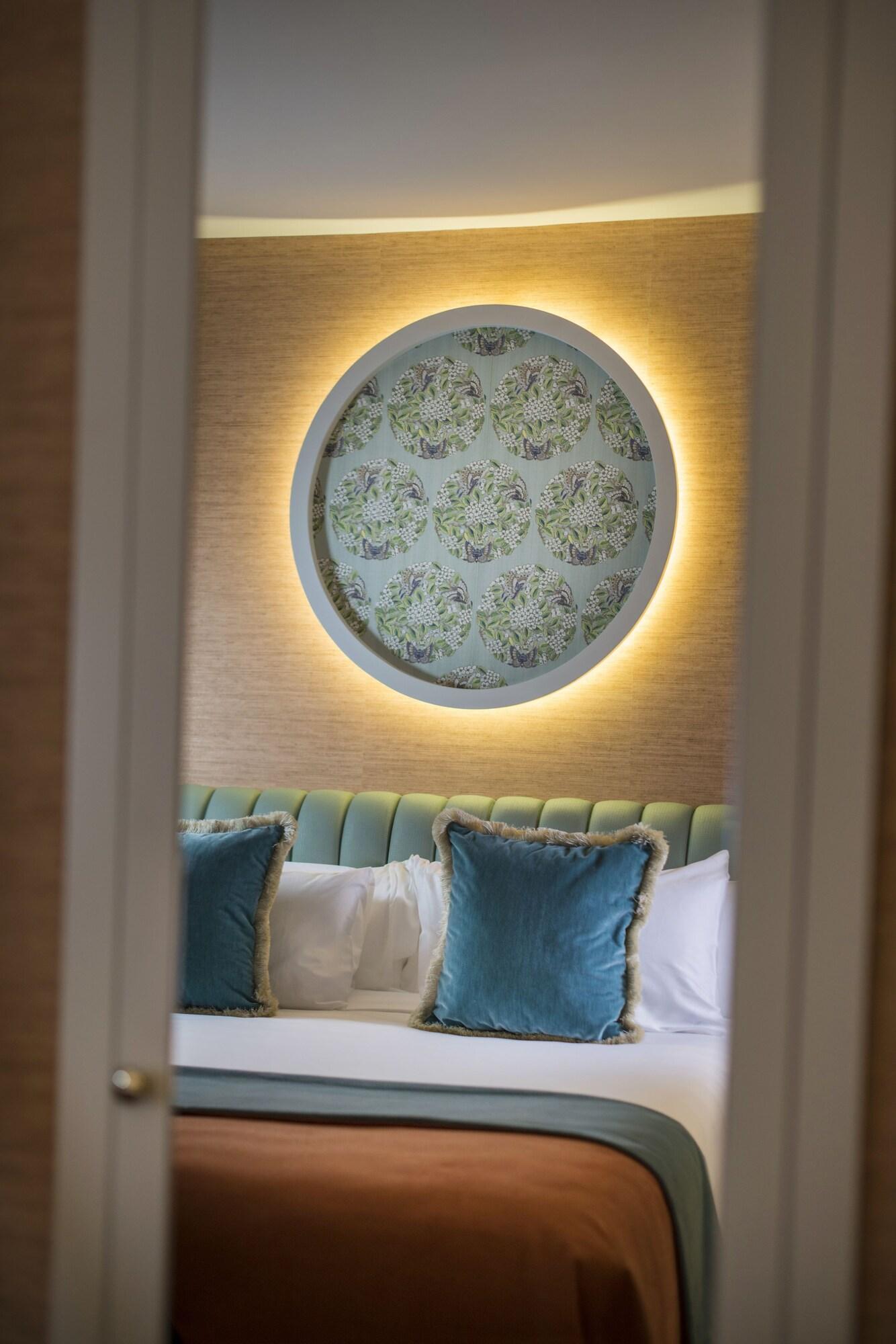 Double Deluxe King Bed