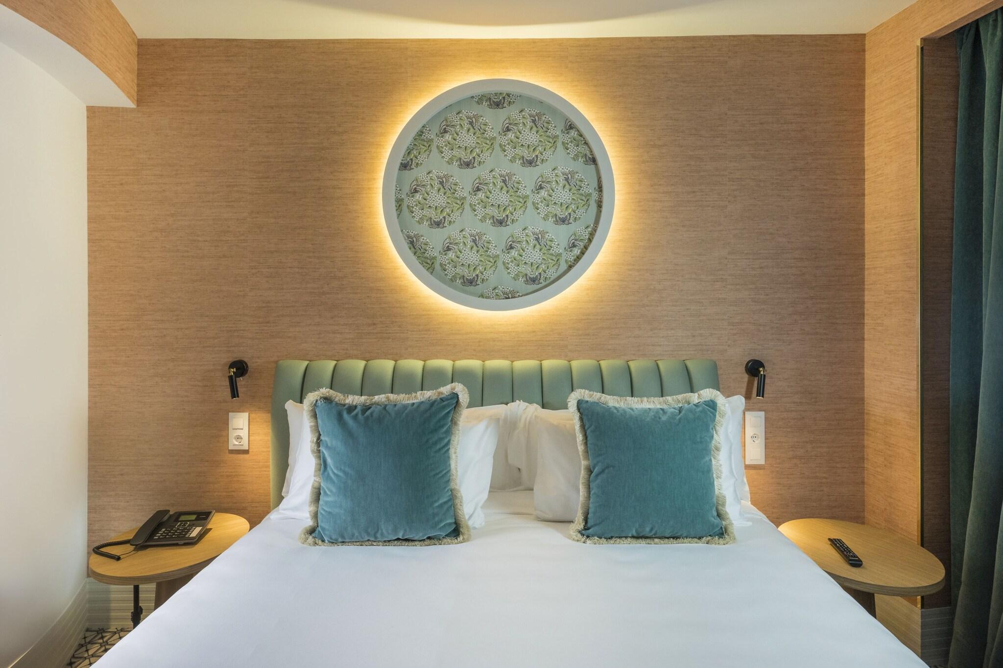 Double Deluxe King Bed