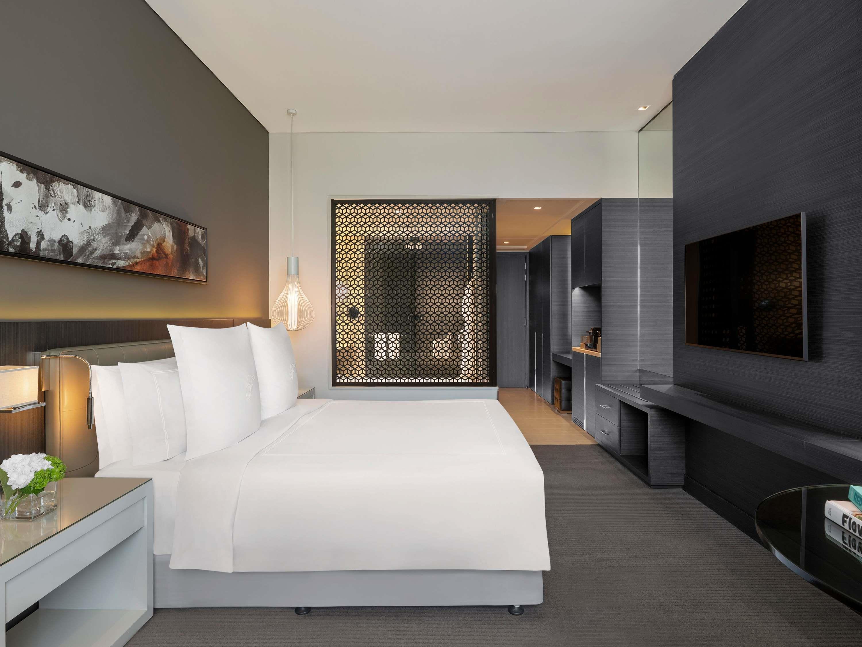 Double Deluxe King Bed