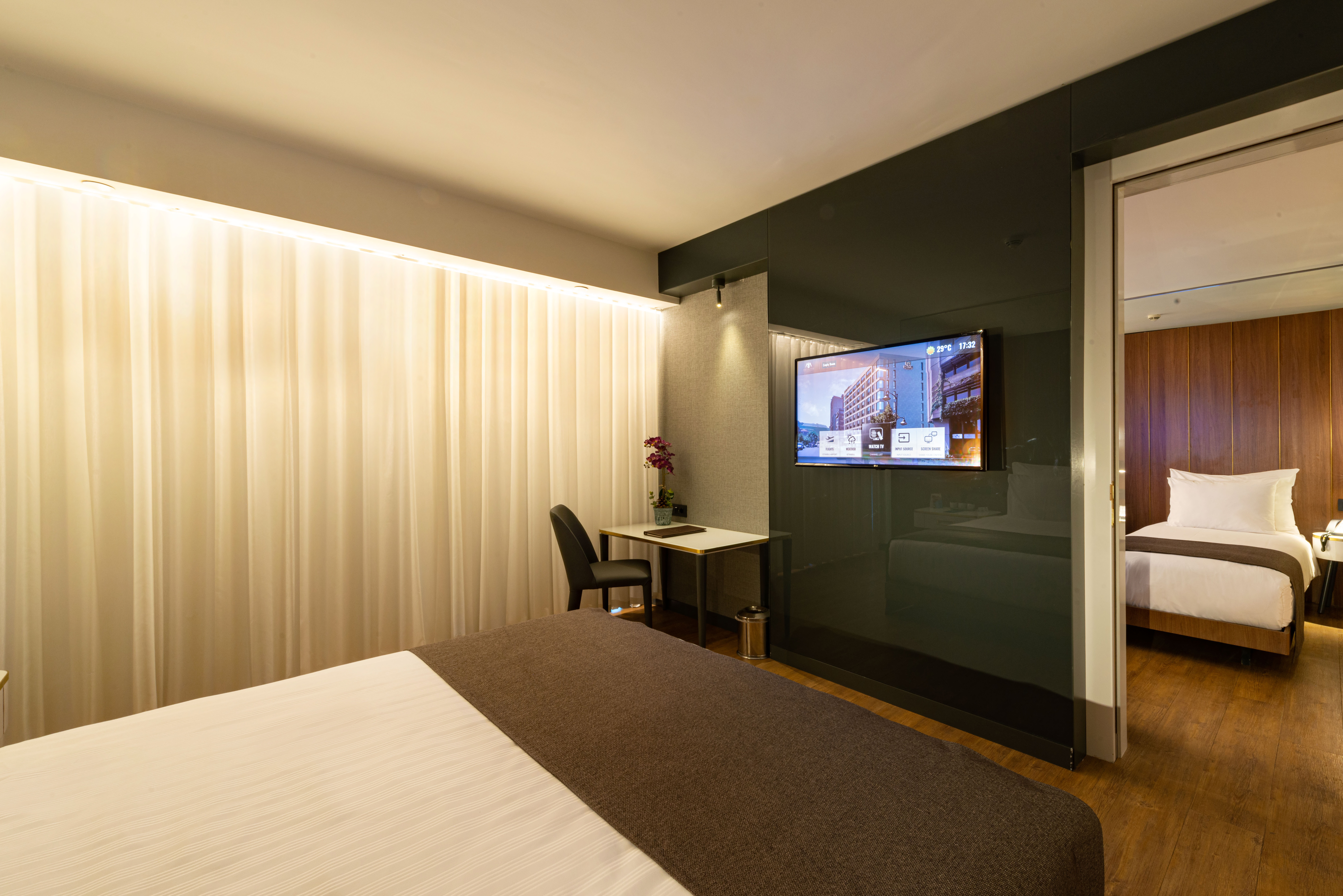 Family Room Connecting Room