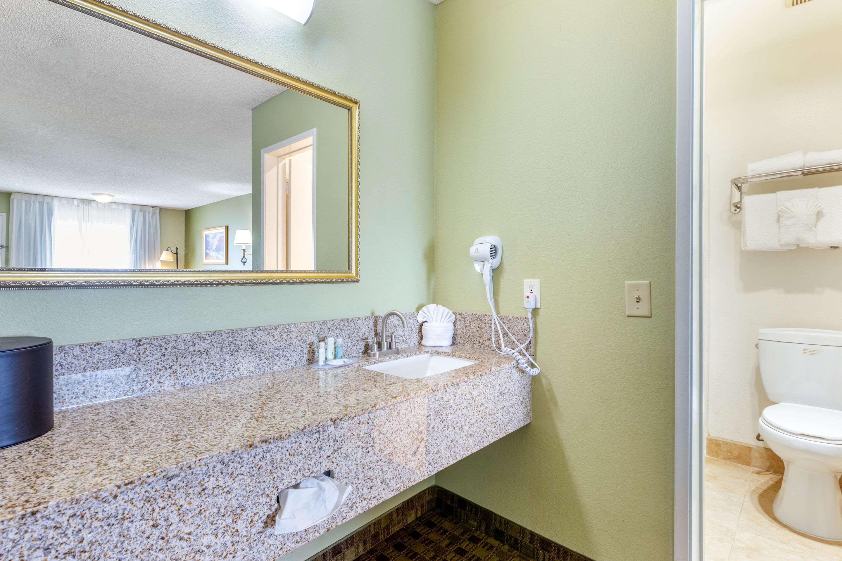 Suite Two Queen Beds Non Smoking