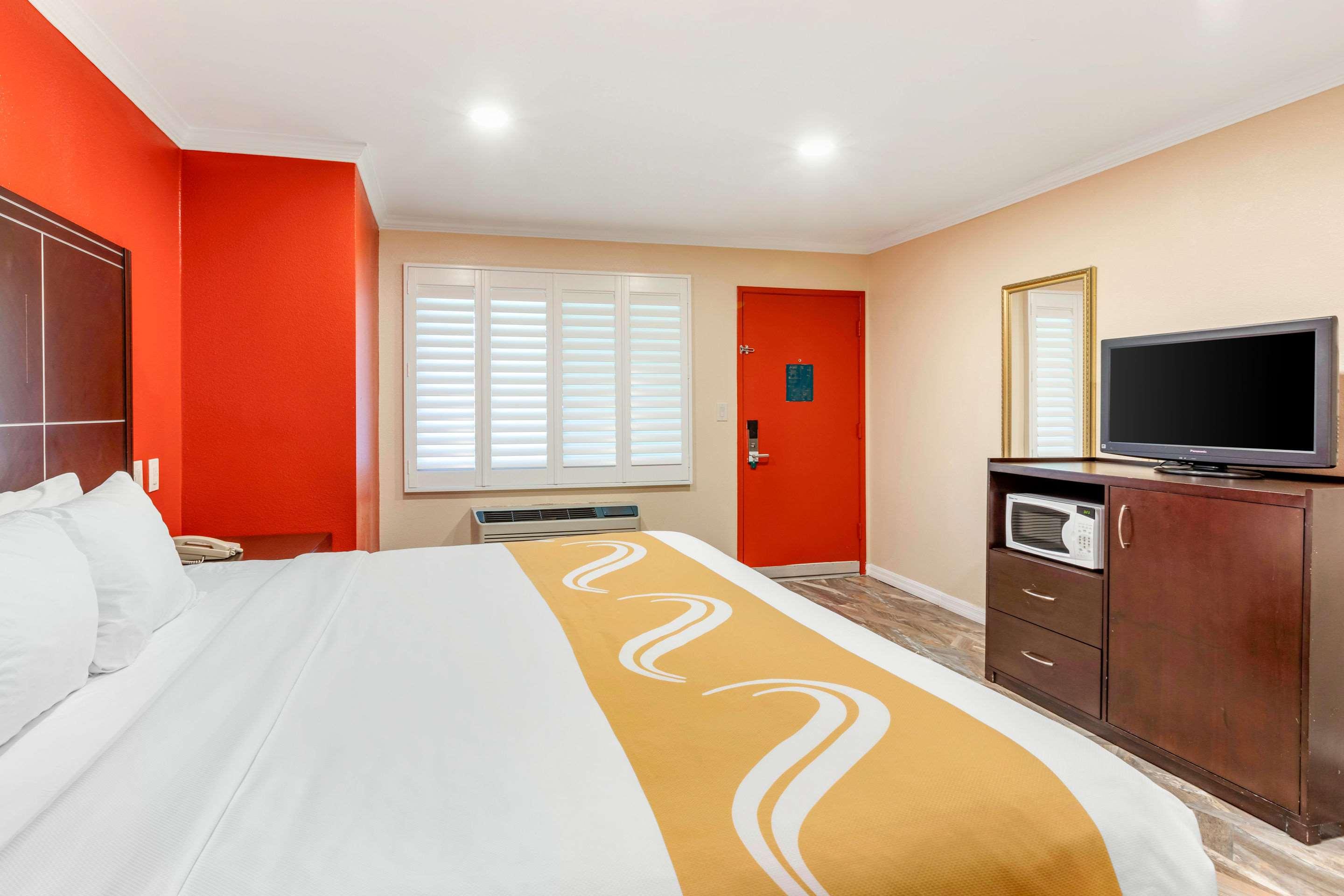 Double King Bed Non Smoking