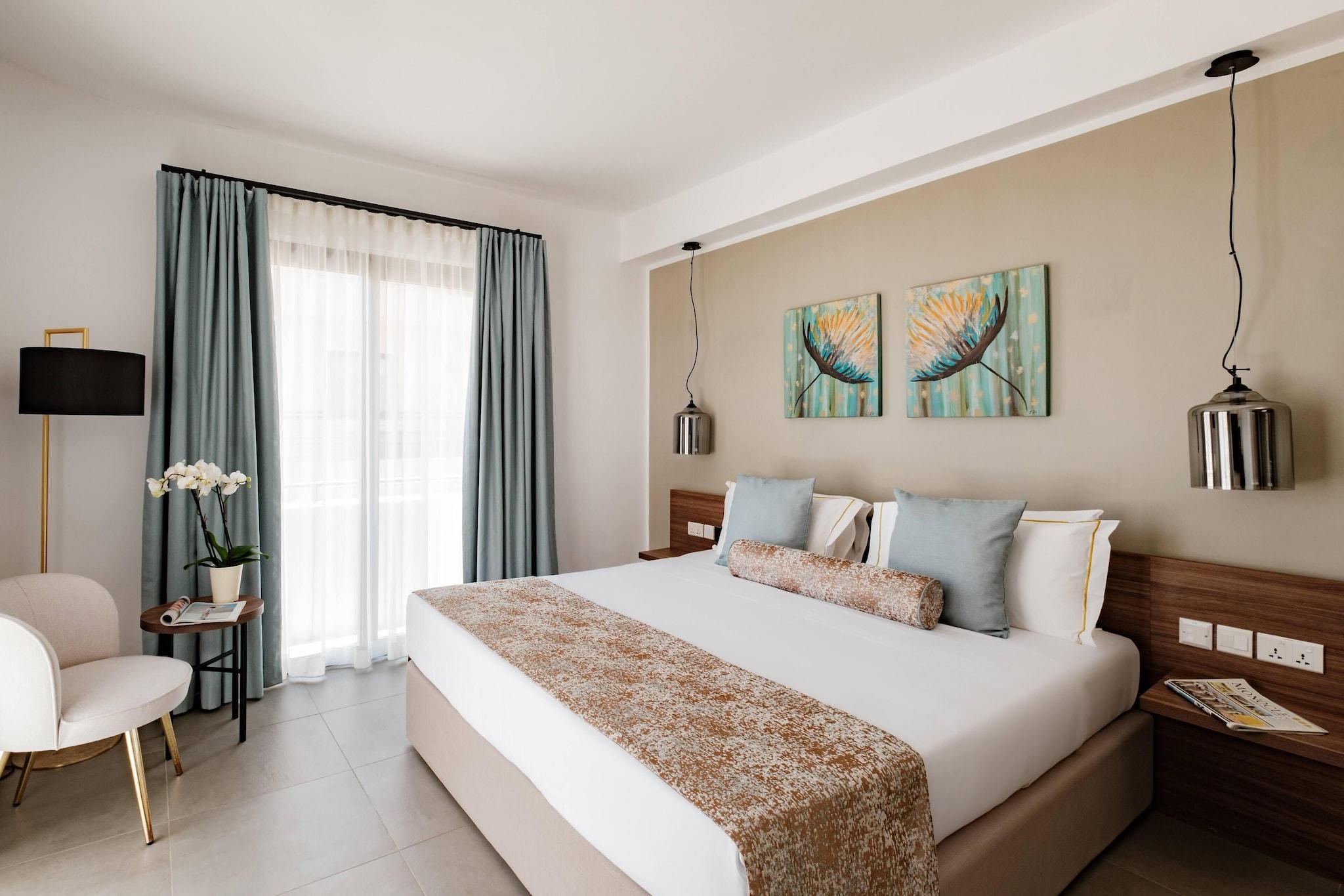 Junior Suite King Size Bed