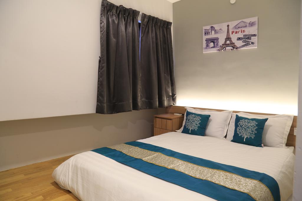 Double Deluxe Queen Bed