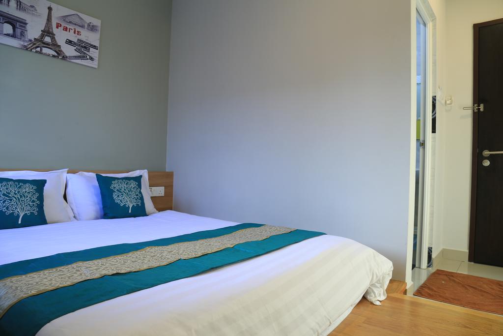 Double Deluxe Queen Bed