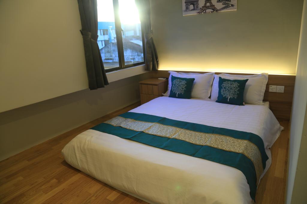 Double Deluxe Queen Bed