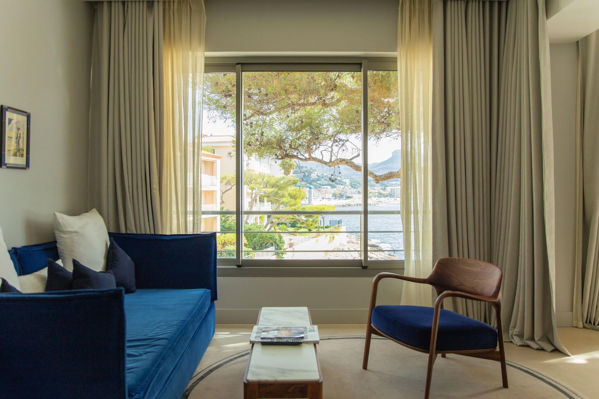 Junior Suite Sea View King Bed