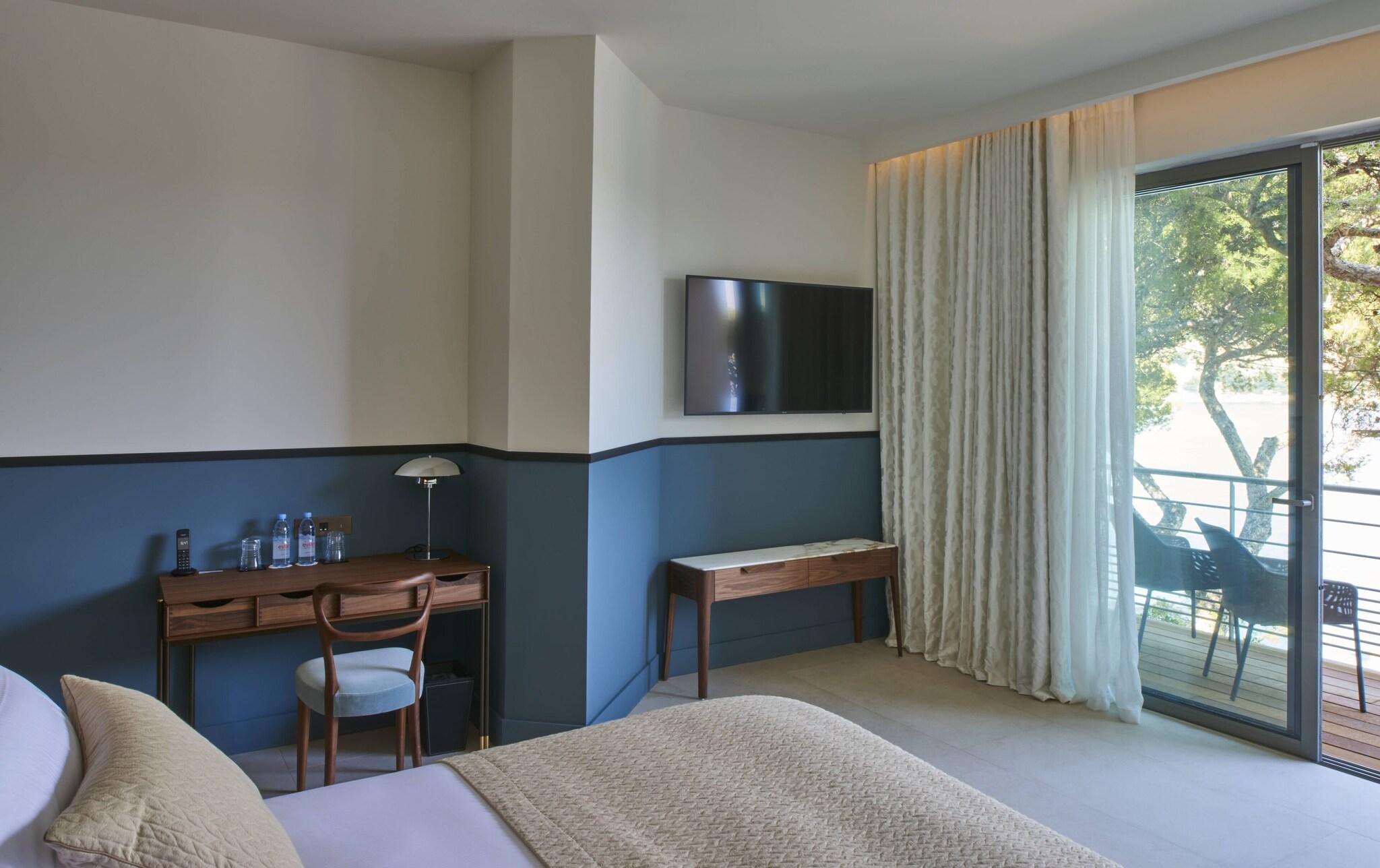 Junior Suite Sea View King Bed