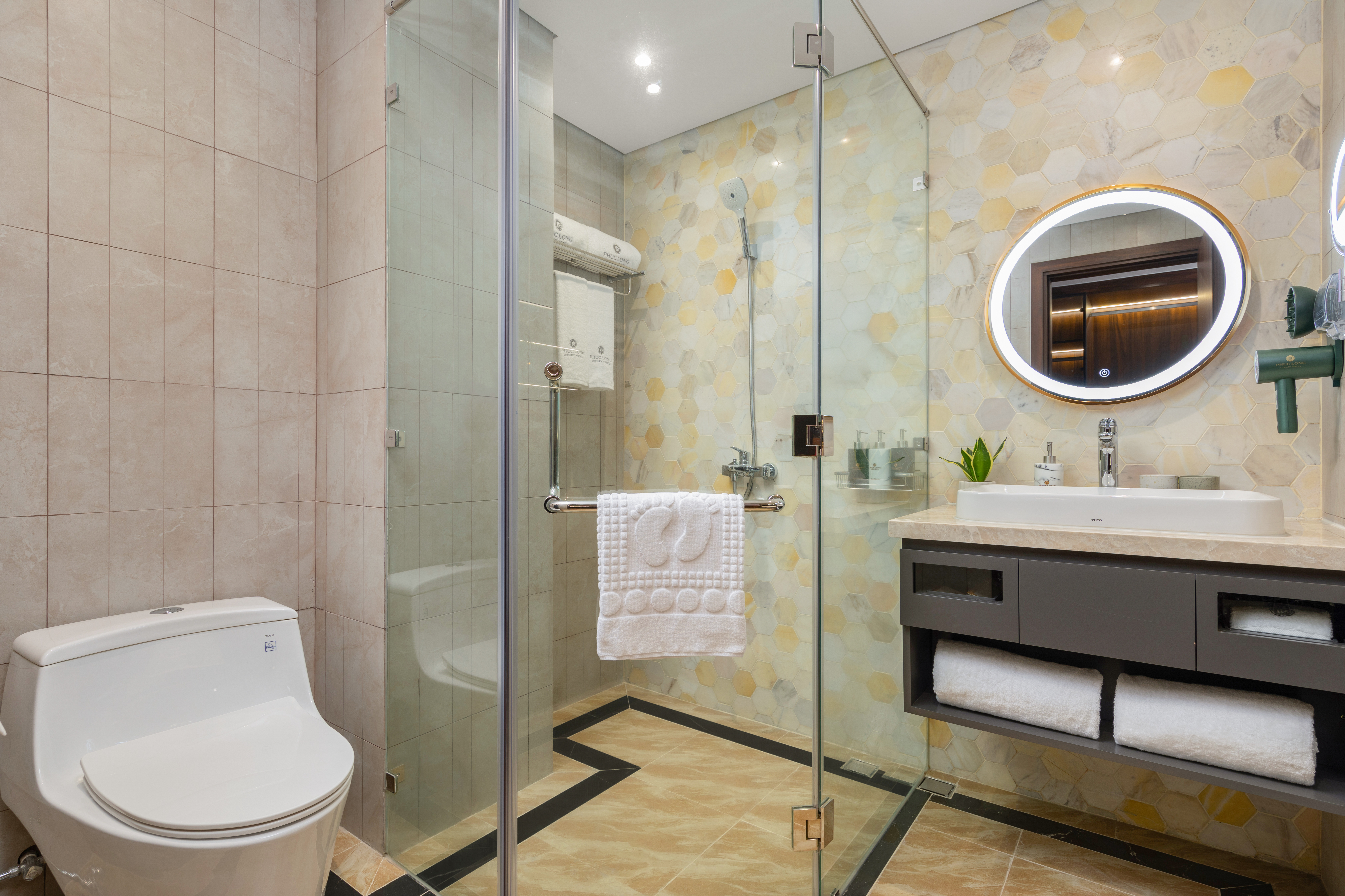 Twin Deluxe Partial Ocean View