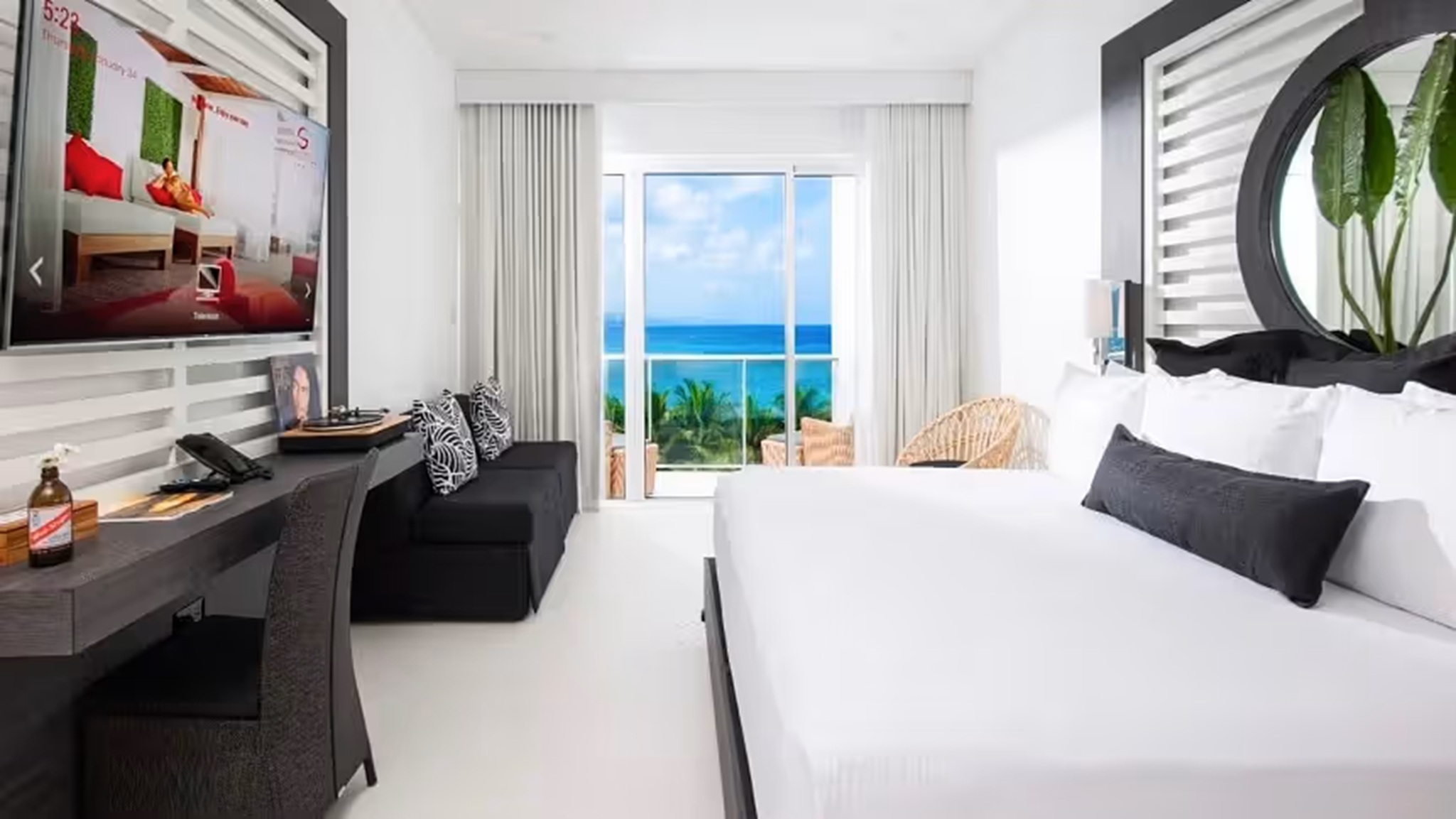 Junior Suite Ocean View King Bed