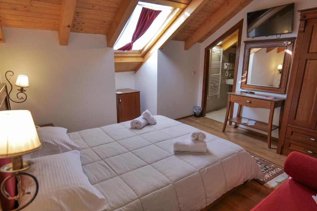 Double or Twin Standard