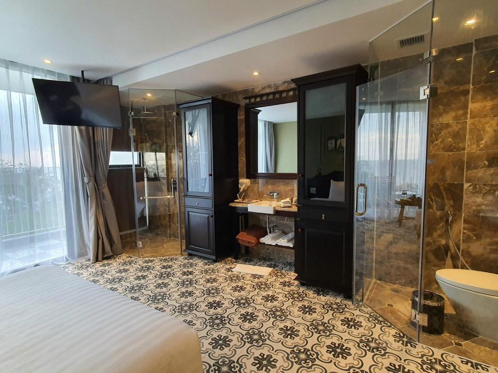 Double or Twin Deluxe Mountain View