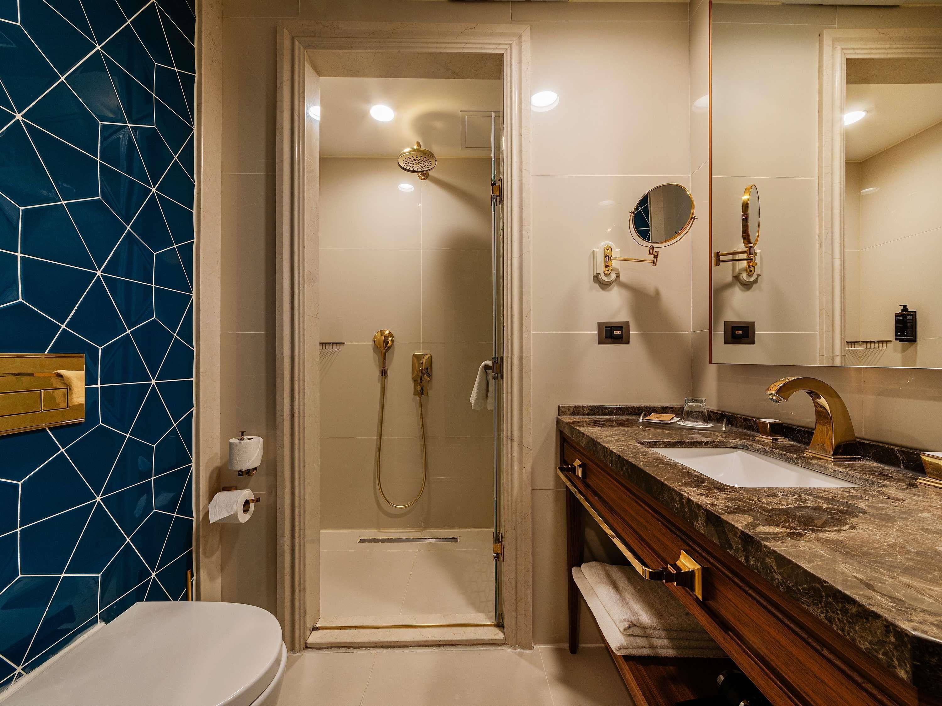 Double Superior King Bed