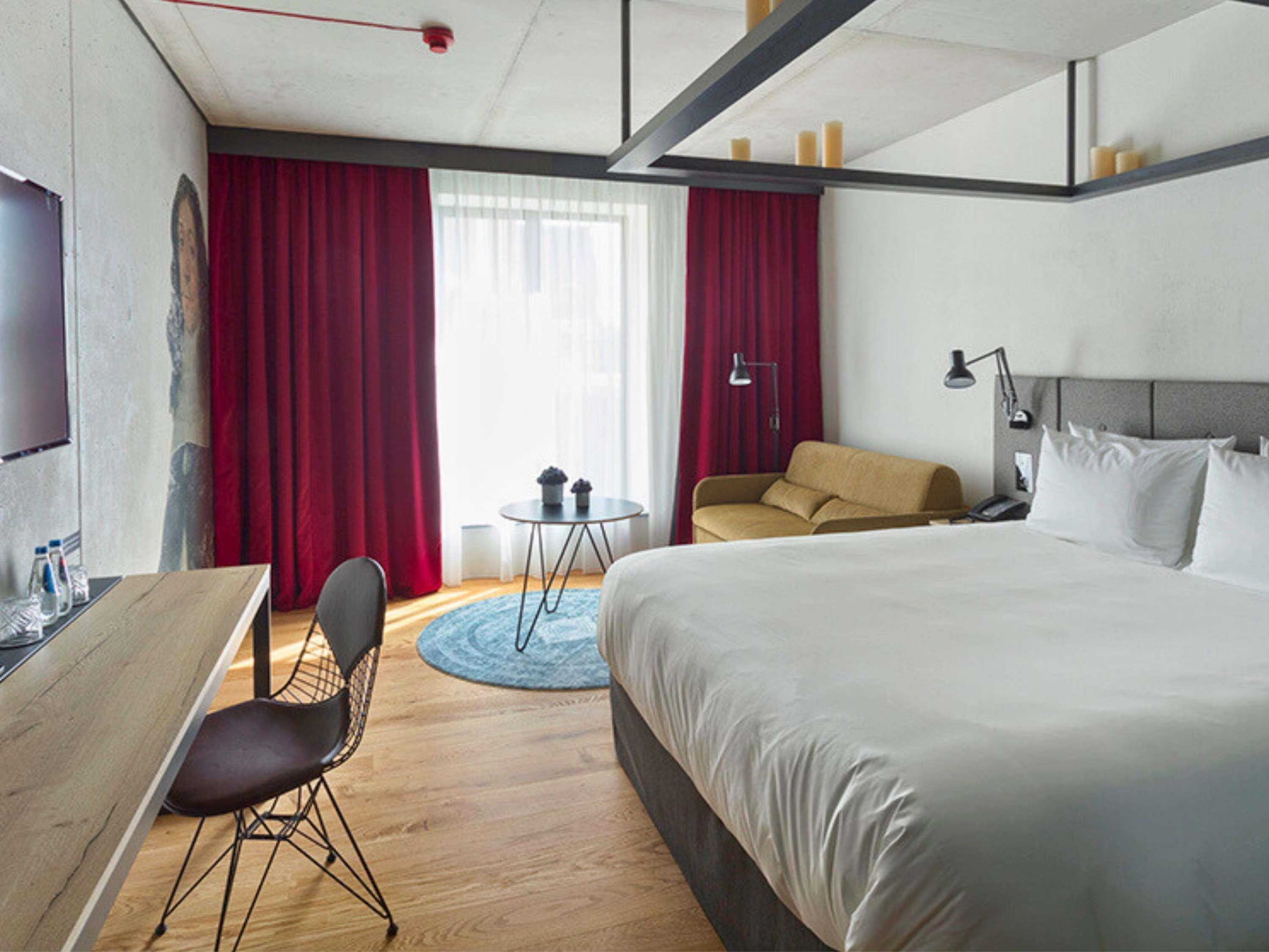 Family Room Classic Queen Bed